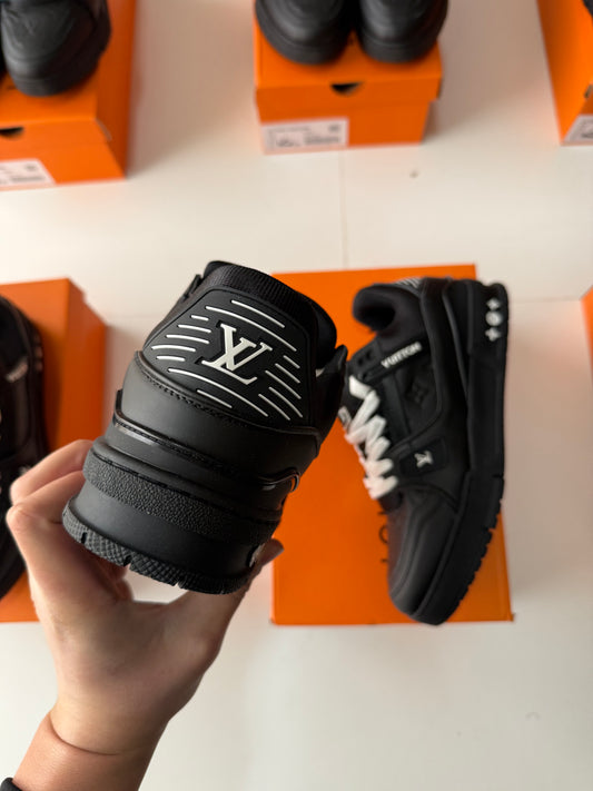 LOUIS VUITTON TRAINER full black white 🖤🤍🖤🤍
La mejor calidad del mercado
Toop toop la calidad del producto
*MAXIMOS DETALLES, con maximos acabados igual que la original* 💯💯💯💯💯