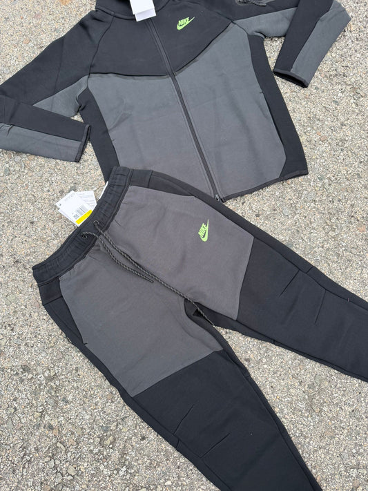 NIKE TECH 2026 BLACK/GREEN🔥 UNIDADES LIMITADAS ‼️ CALIDAD G5 😍 LA MEJOR DEL MERCADO ✅ IDÉNTICO AL ORIGINAL 🥵 UNIDADES LIMITADAS 🔥