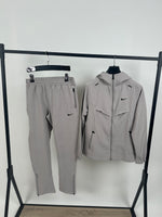Chandal Nike Grey