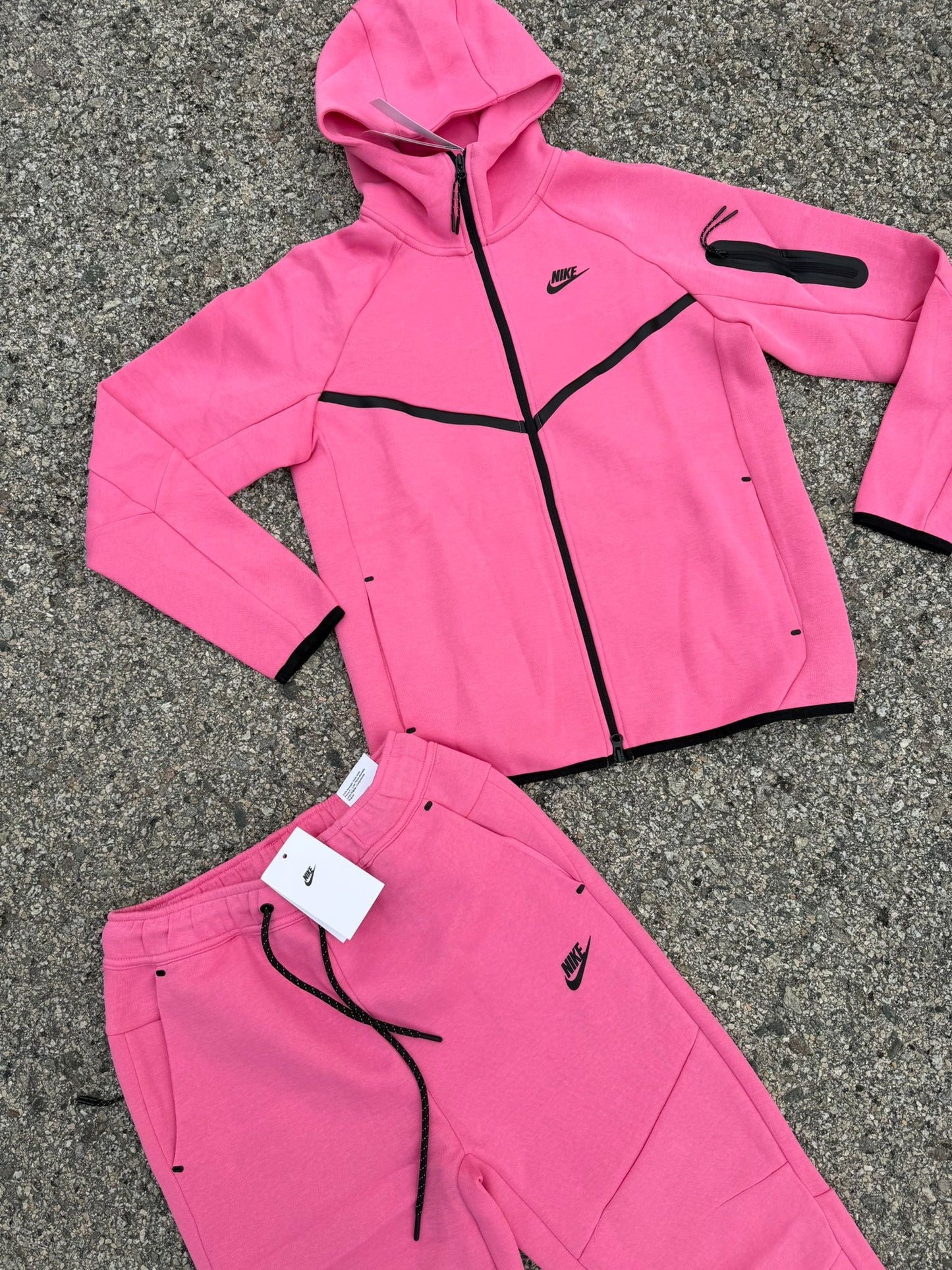 NIKE TECH 2026 PINK 🔥 UNIDADES LIMITADAS ‼️ CALIDAD G5 😍 LA MEJOR DEL MERCADO ✅ IDÉNTICO AL ORIGINAL 🥵 UNIDADES LIMITADAS 🔥