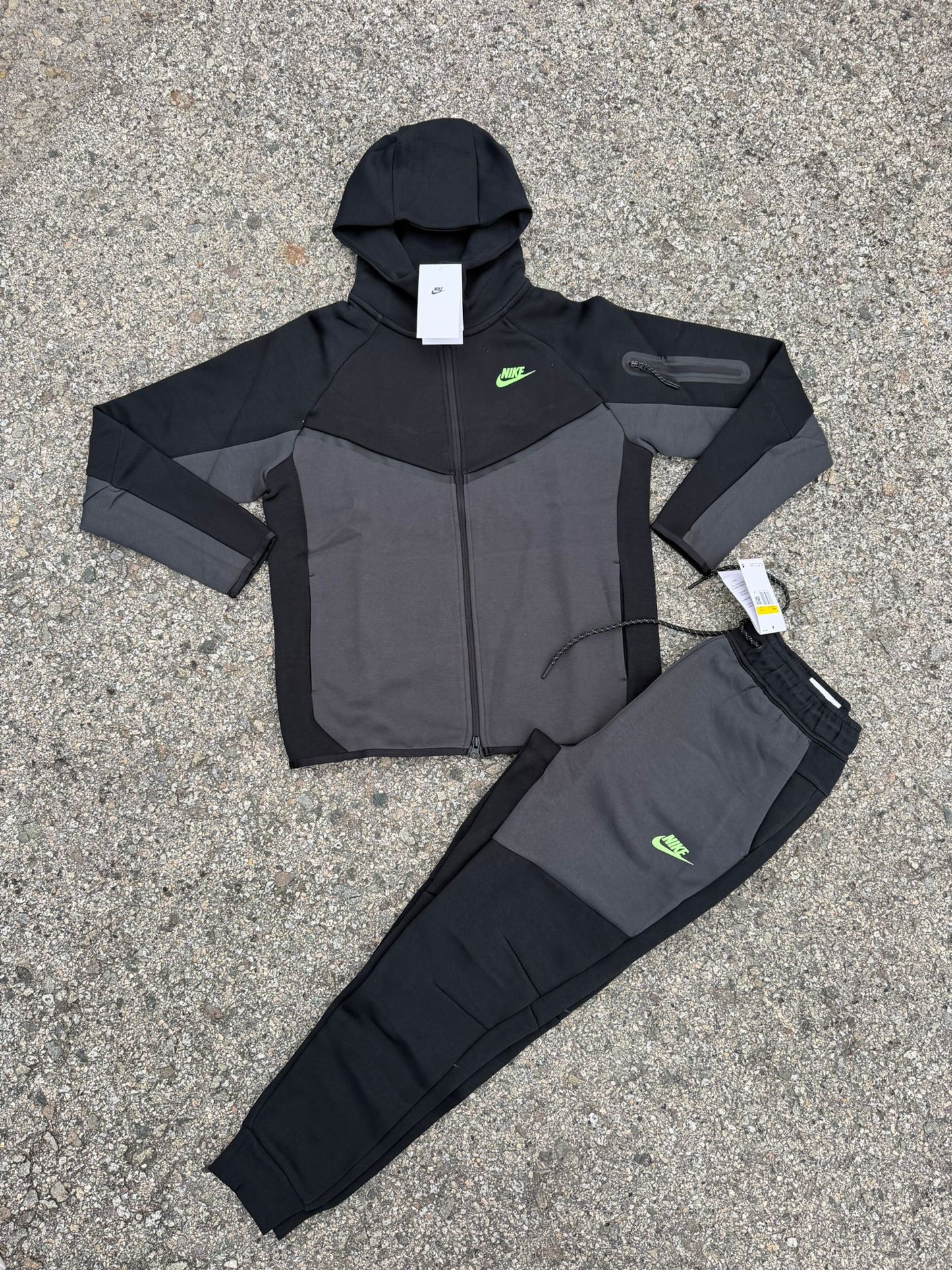NIKE TECH 2026 BLACK/GREEN🔥 UNIDADES LIMITADAS ‼️ CALIDAD G5 😍 LA MEJOR DEL MERCADO ✅ IDÉNTICO AL ORIGINAL 🥵 UNIDADES LIMITADAS 🔥