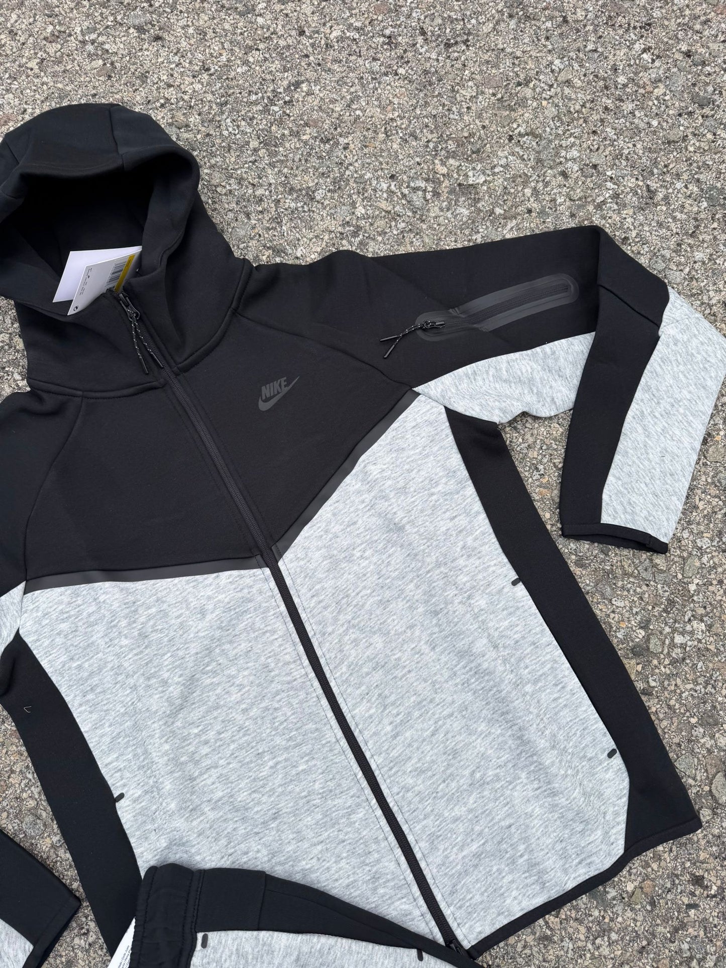 NIKE TECH 2026 BLACK/GREY 🔥 UNIDADES LIMITADAS ‼️ CALIDAD G5 😍 LA MEJOR DEL MERCADO ✅ IDÉNTICO AL ORIGINAL 🥵 UNIDADES LIMITADAS 🔥