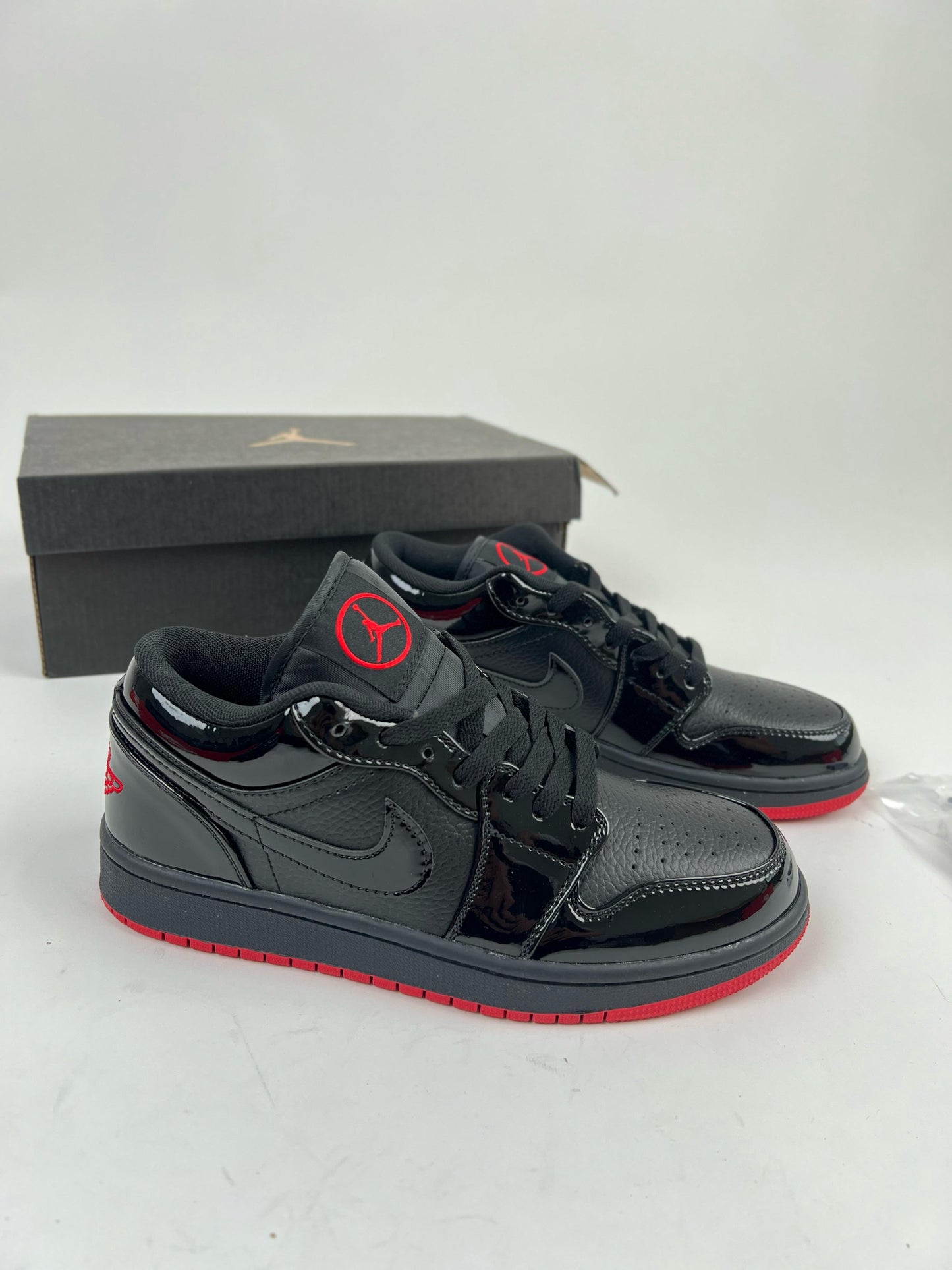 JORDAN 1 LOW ⚫️🔴