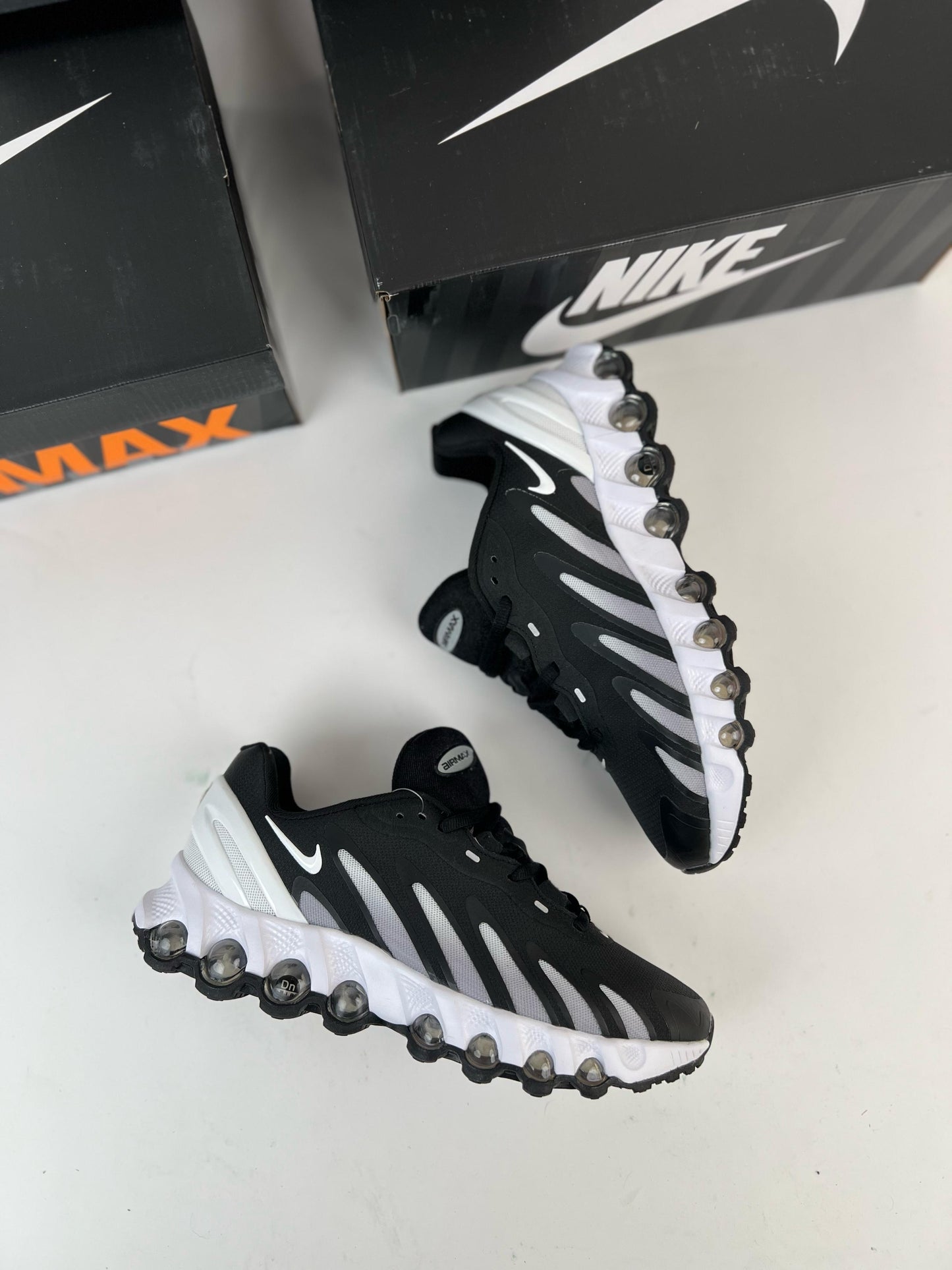 Nike Air Max DN8 Black/White