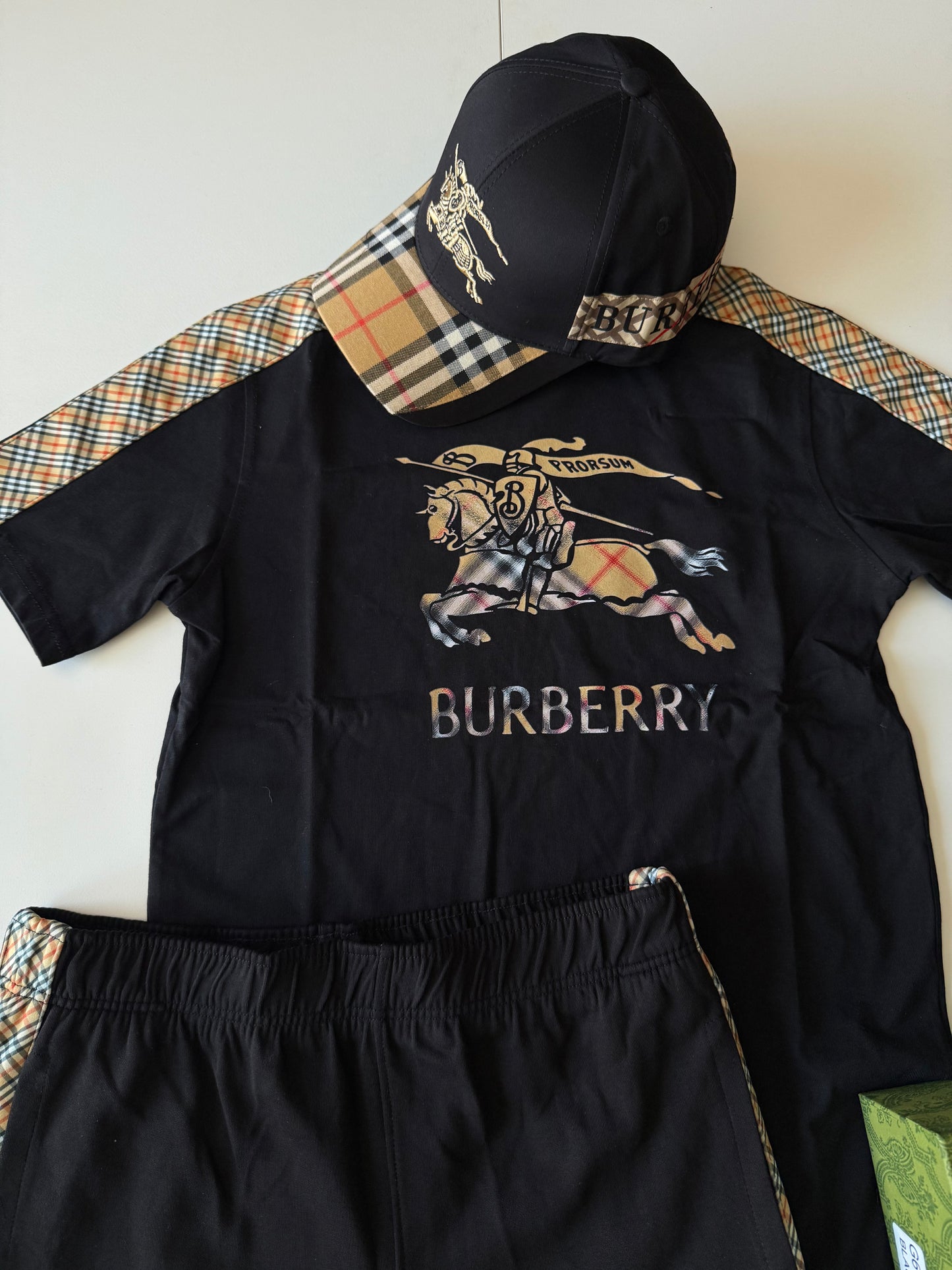SÚPER PACK 3 PIEZAS POR 65€ 💶🔥 CONJUNTO BURBERRY + BANDOLERA BURBERRY + GORRA BURBERRY ‼️ ALTA CALIDAD G5 ✅ UNIDADES LIMITADAS 🚀 (VALOR REAL DEL PACK 125€) APROVECHAR 🚀🚀🚀🚀