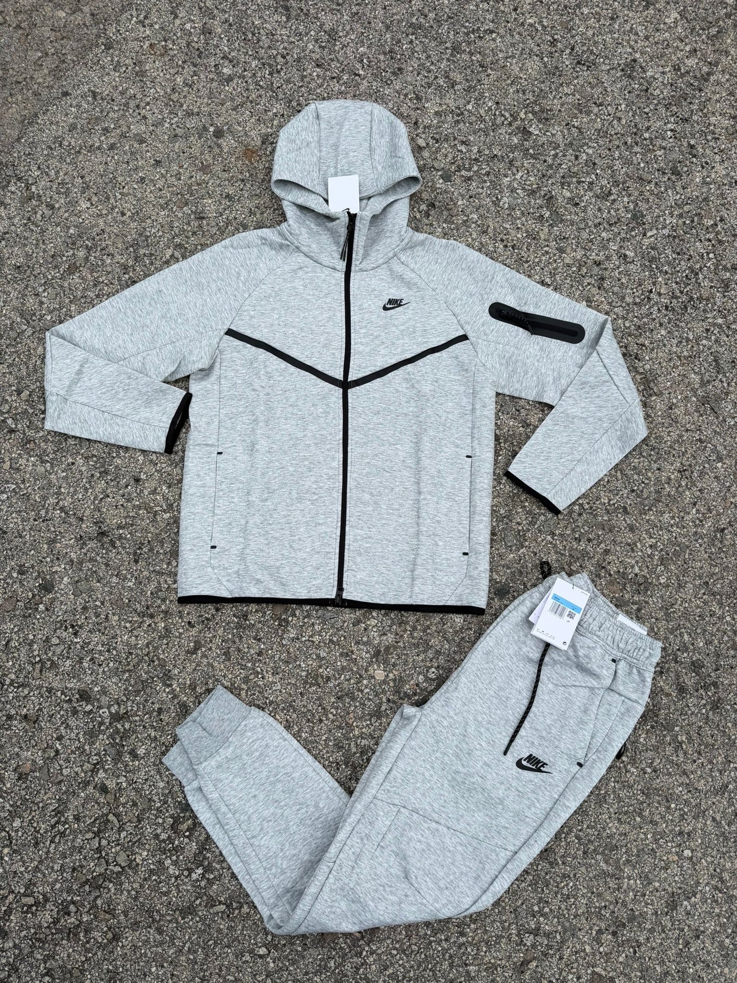 NIKE TECH 2026 ALL GREY 🔥 UNIDADES LIMITADAS ‼️ CALIDAD G5 😍 LA MEJOR DEL MERCADO ✅ IDÉNTICO AL ORIGINAL 🥵 UNIDADES LIMITADAS 🔥