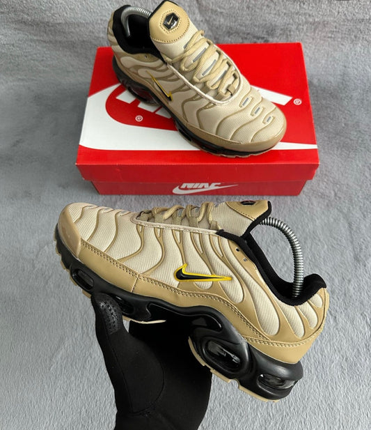 Nike tn OURO/PRETO