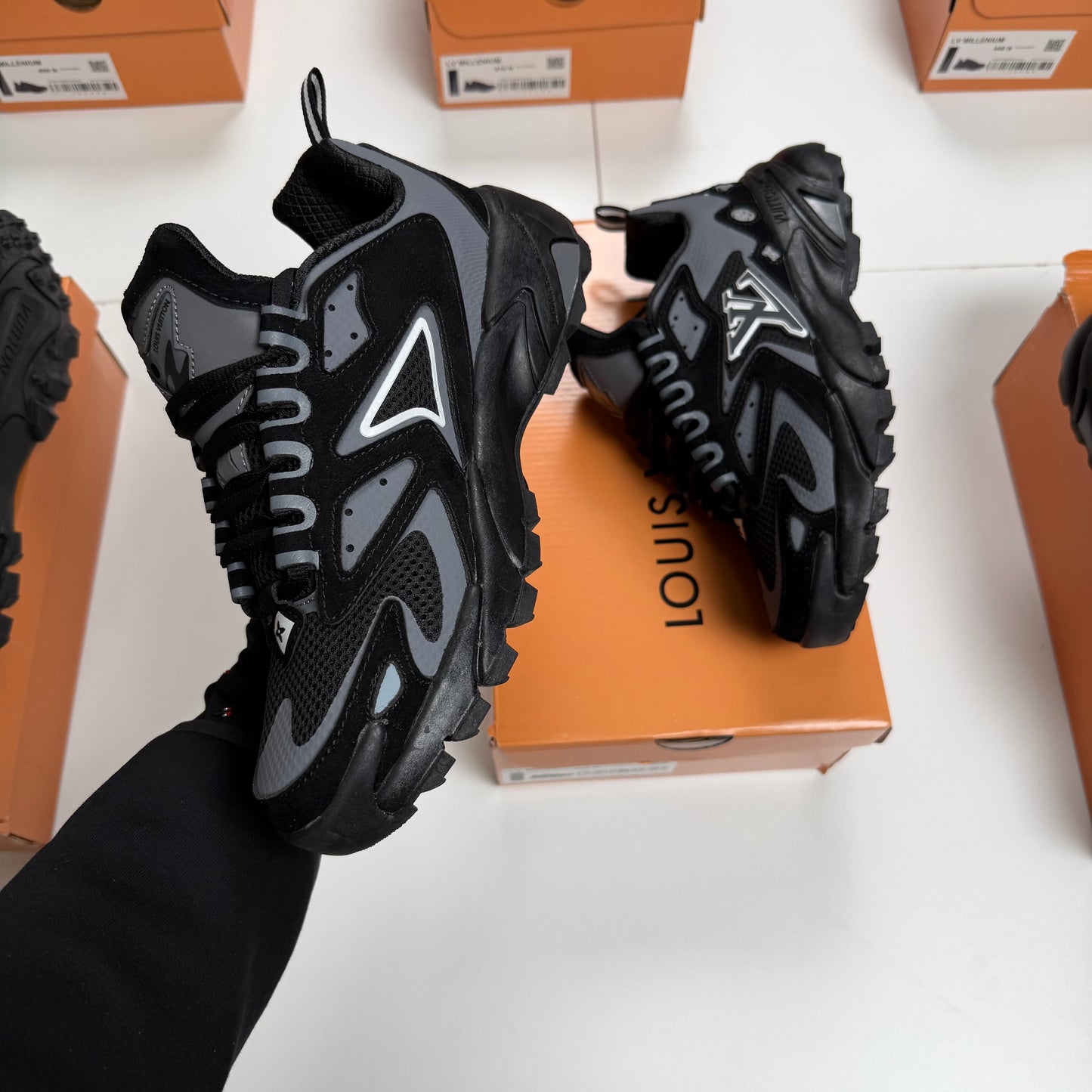 LOUIS VUITTON TATIC ⚫️