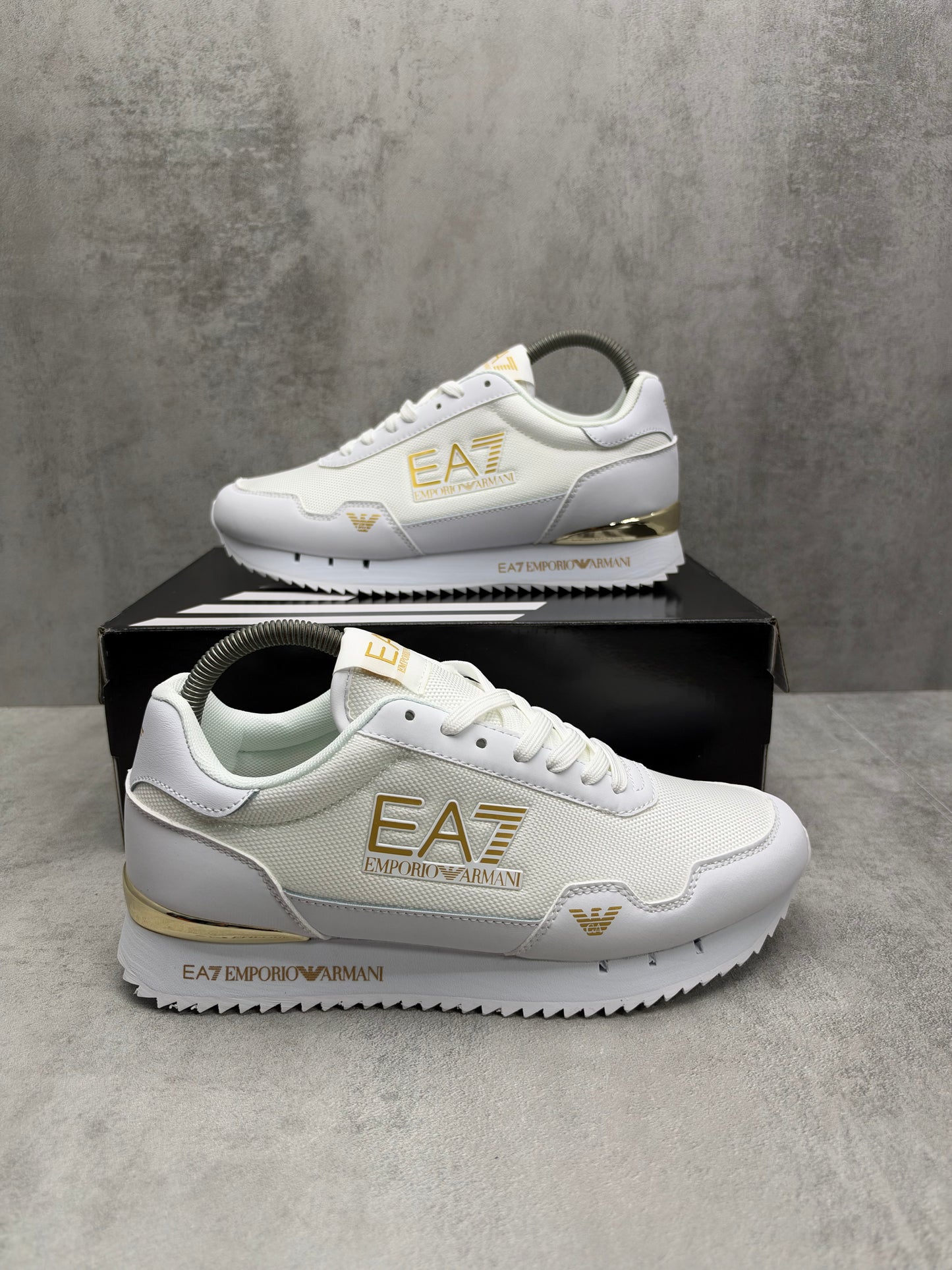 Zapatilla EA7 WHITE/GOLD 🆕 UNIDADES LIMITADAS 🔥 ALTA CALIDAD G5 ✅ NUEVO MODELO 2026 🤯 CORRE QUE VUELAN ⚡️