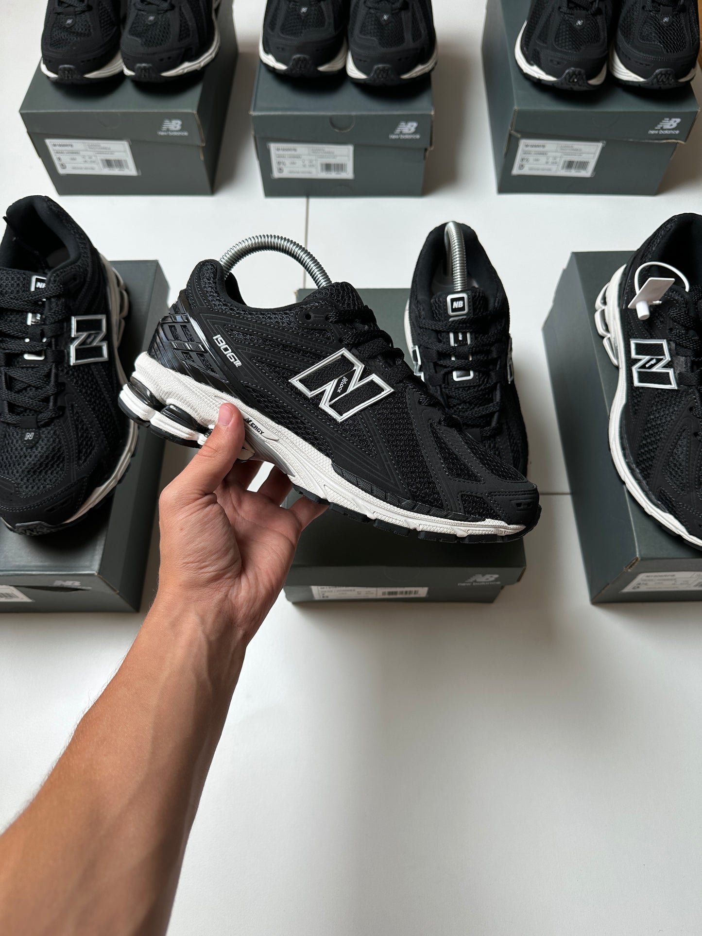 Zapatilla New Balance Black & White