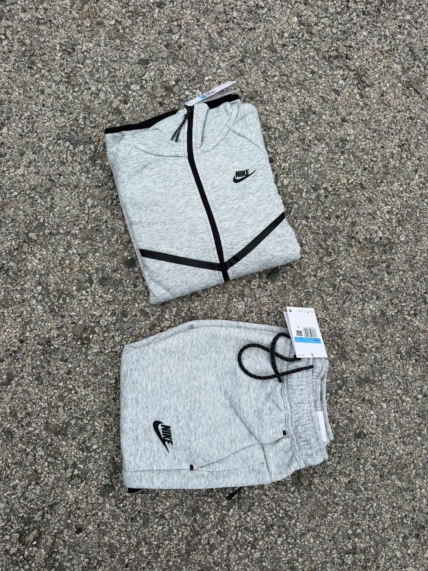 NIKE TECH 2026 ALL GREY 🔥 UNIDADES LIMITADAS ‼️ CALIDAD G5 😍 LA MEJOR DEL MERCADO ✅ IDÉNTICO AL ORIGINAL 🥵 UNIDADES LIMITADAS 🔥