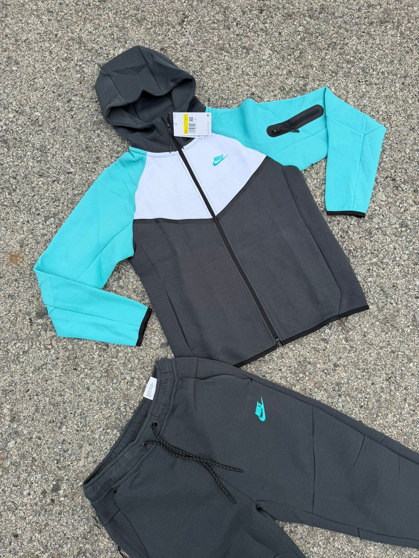 NIKE TECH 2026 IRON GREY TURQUOISE 🔥 UNIDADES LIMITADAS ‼️ CALIDAD G5 😍 LA MEJOR DEL MERCADO ✅ IDÉNTICO AL ORIGINAL 🥵 UNIDADES LIMITADAS 🔥