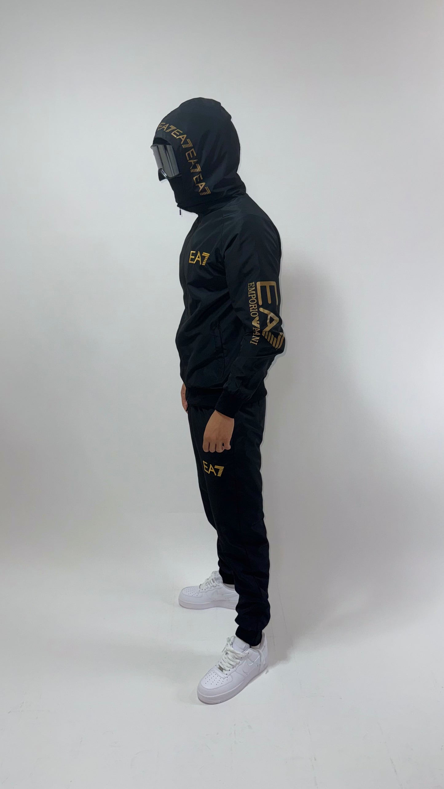 CHANDAL EMPORIO ARMANI EA7 BLACK/GOLD 2025 🔥