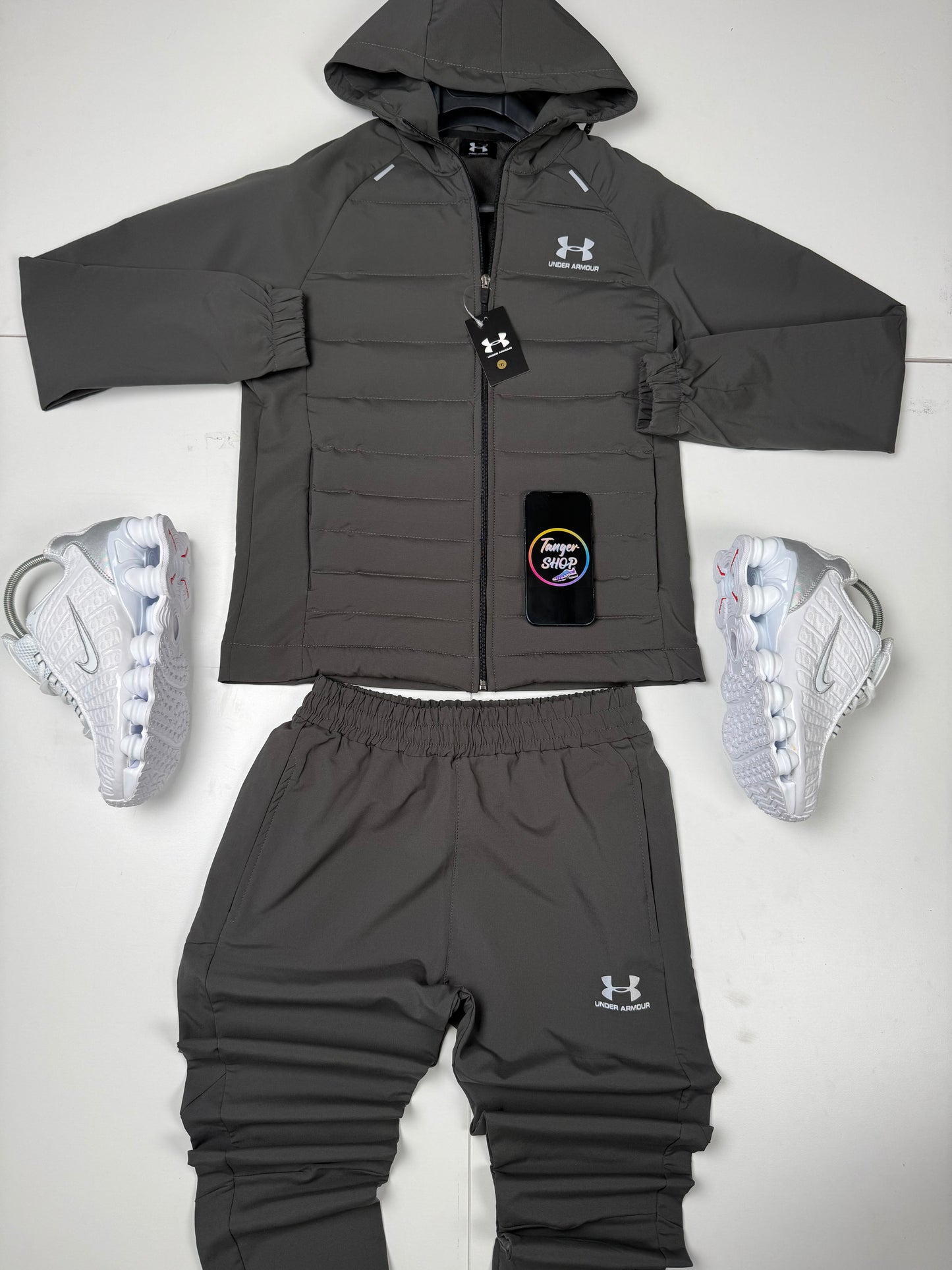 CHANDAL UNDER ARMOUR 2026 🔥 NUEVA COLECCIÓN 🆕 BRILLA CON EL FLASH 📸 UNIDADES LIMITADAS ‼️ CALIDAD G5 ✅ COLOR GRIS OSCURO 🩶