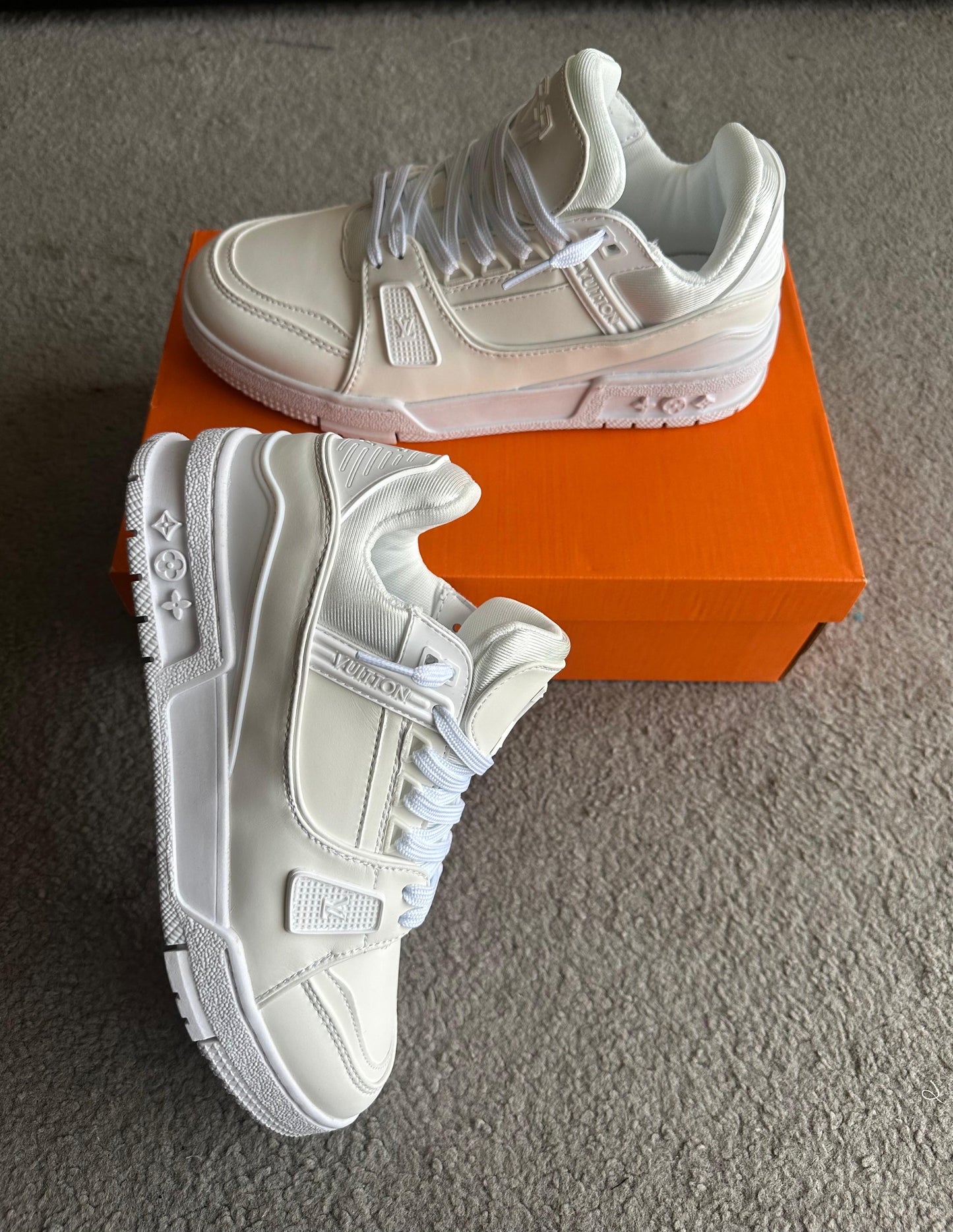 LOUIS VUITTON TRAINER ALL WHITE