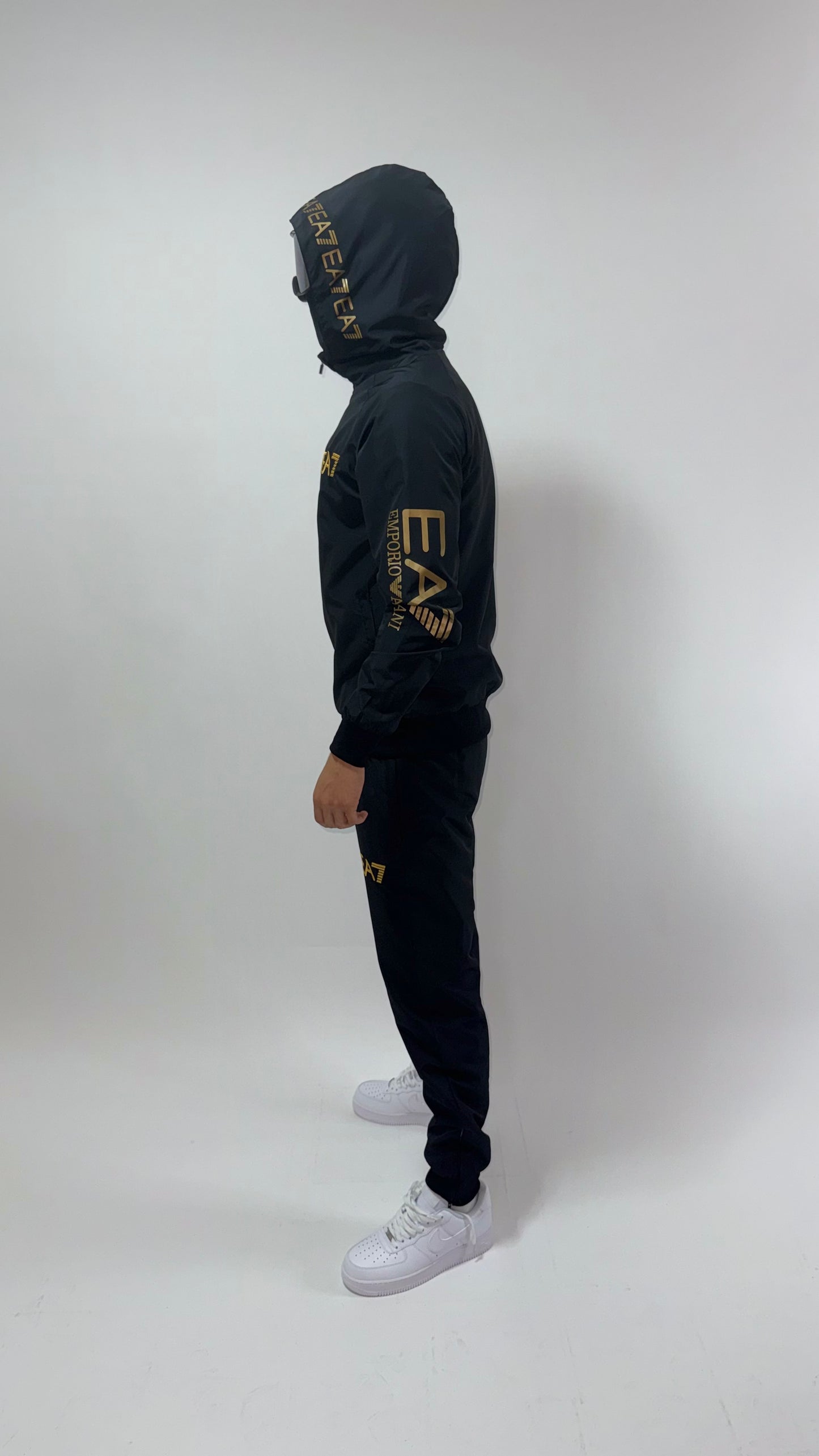 CHANDAL EMPORIO ARMANI EA7 BLACK/GOLD 2025 🔥