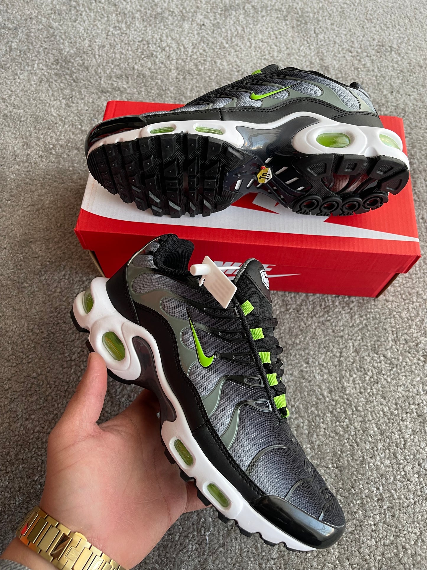 NIKE TN CINZA/VERDE 🟢