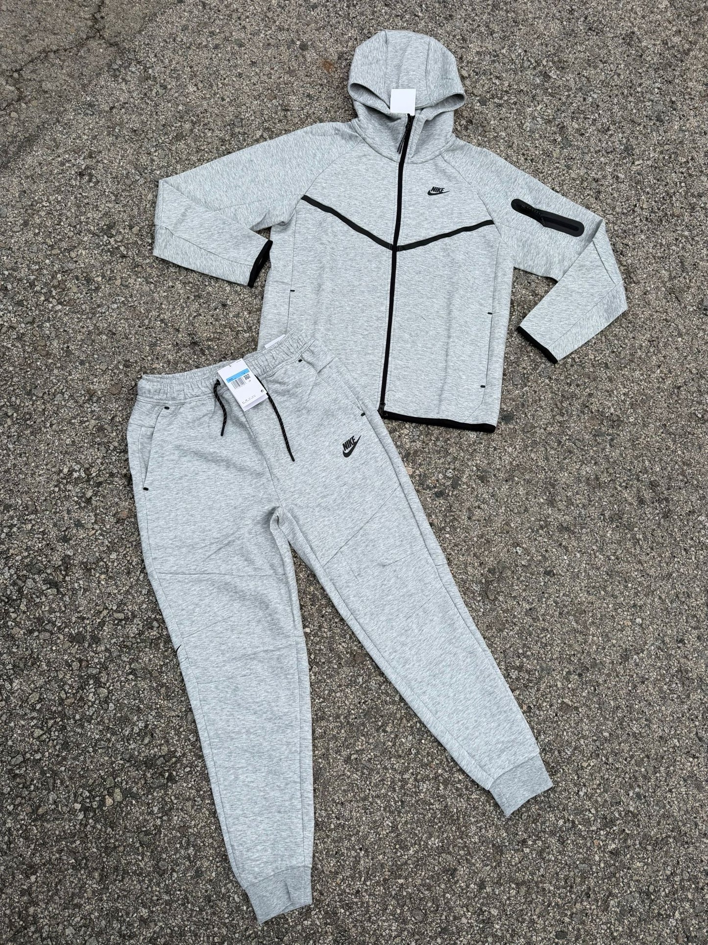 NIKE TECH 2026 ALL GREY 🔥 UNIDADES LIMITADAS ‼️ CALIDAD G5 😍 LA MEJOR DEL MERCADO ✅ IDÉNTICO AL ORIGINAL 🥵 UNIDADES LIMITADAS 🔥