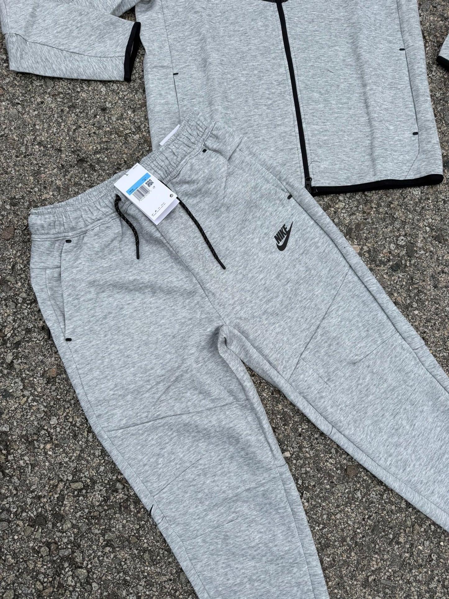 NIKE TECH 2026 ALL GREY 🔥 UNIDADES LIMITADAS ‼️ CALIDAD G5 😍 LA MEJOR DEL MERCADO ✅ IDÉNTICO AL ORIGINAL 🥵 UNIDADES LIMITADAS 🔥