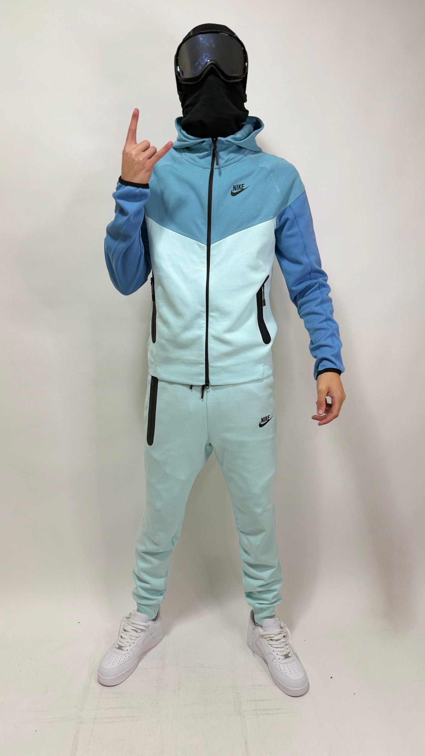 NIKE TECH 2026 CENTRAL CEE 🔥  ALTA CALIDAD 1.1 ￼✅ UNIDADES LIMITADAS ‼️