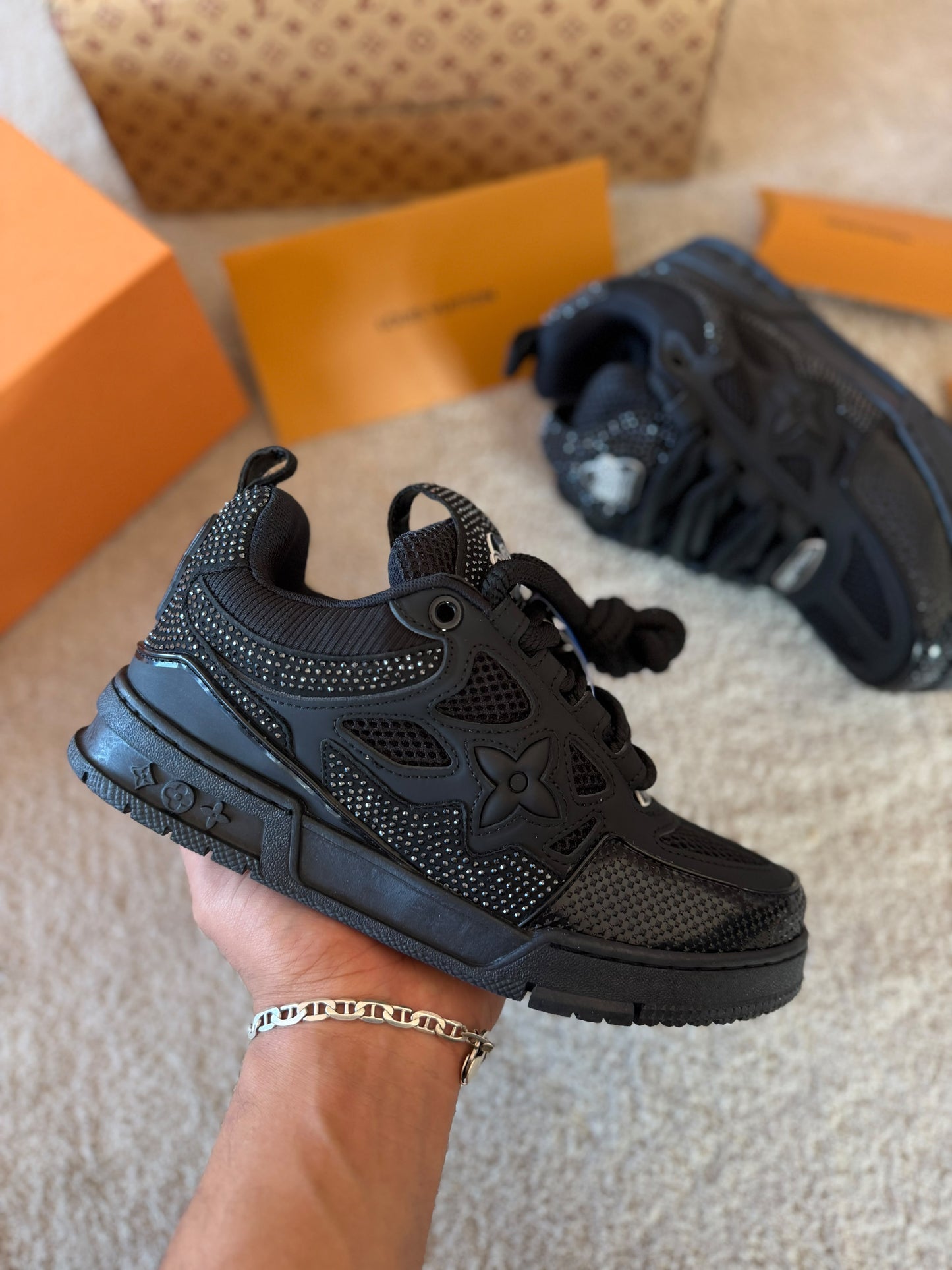 LOUIS VUITTON SKATE SWAROVSKI 🔥 MODELO NUEVO 🆕 HIGH COPY IDÉNTICO AL ORIGINAL ✅ LA MEJOR CALIDAD QUE HEMOS TRAÍDO ‼️ UNIDADES LIMITADAS 🥵