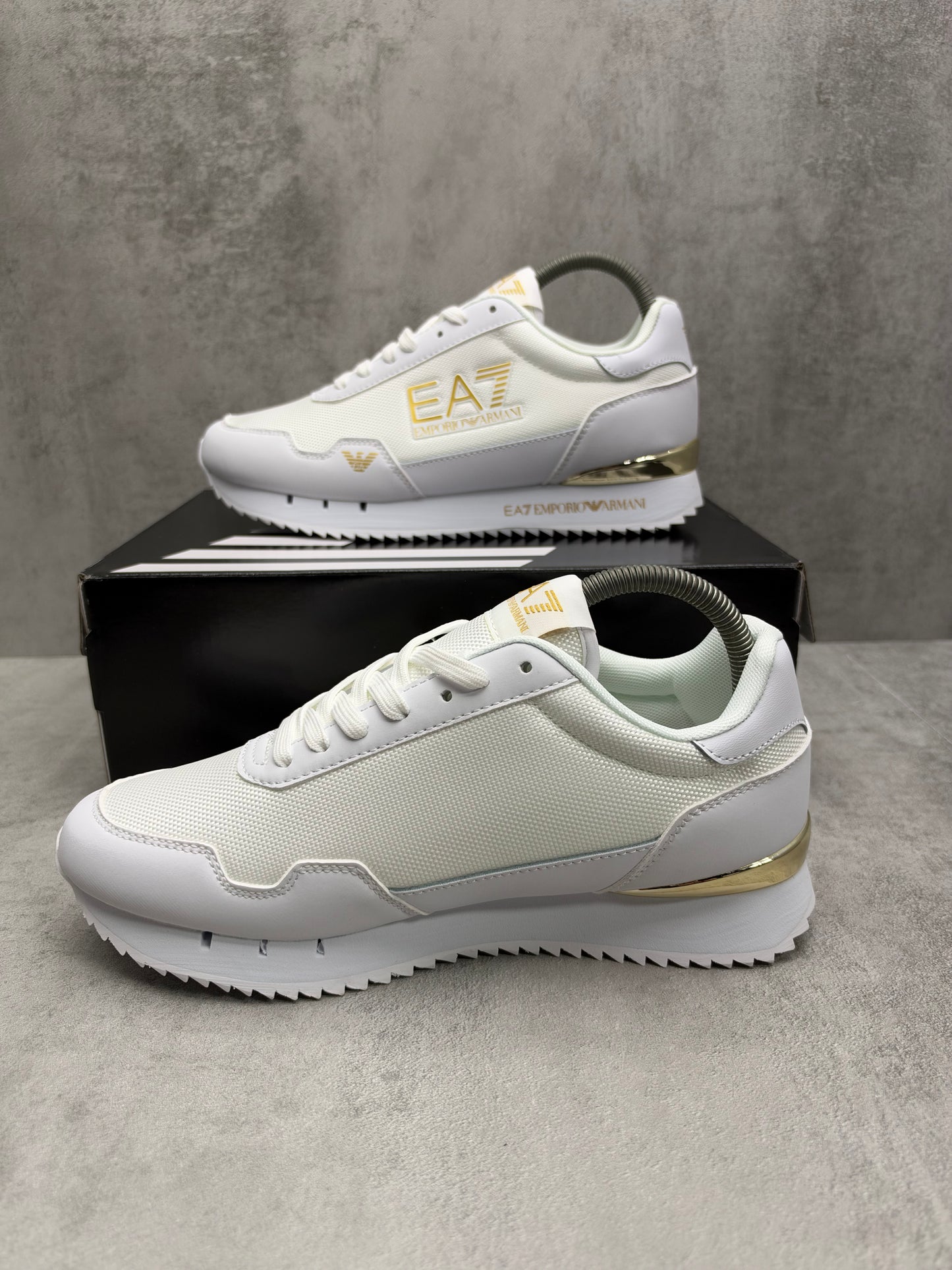 Zapatilla EA7 WHITE/GOLD 🆕 UNIDADES LIMITADAS 🔥 ALTA CALIDAD G5 ✅ NUEVO MODELO 2026 🤯 CORRE QUE VUELAN ⚡️