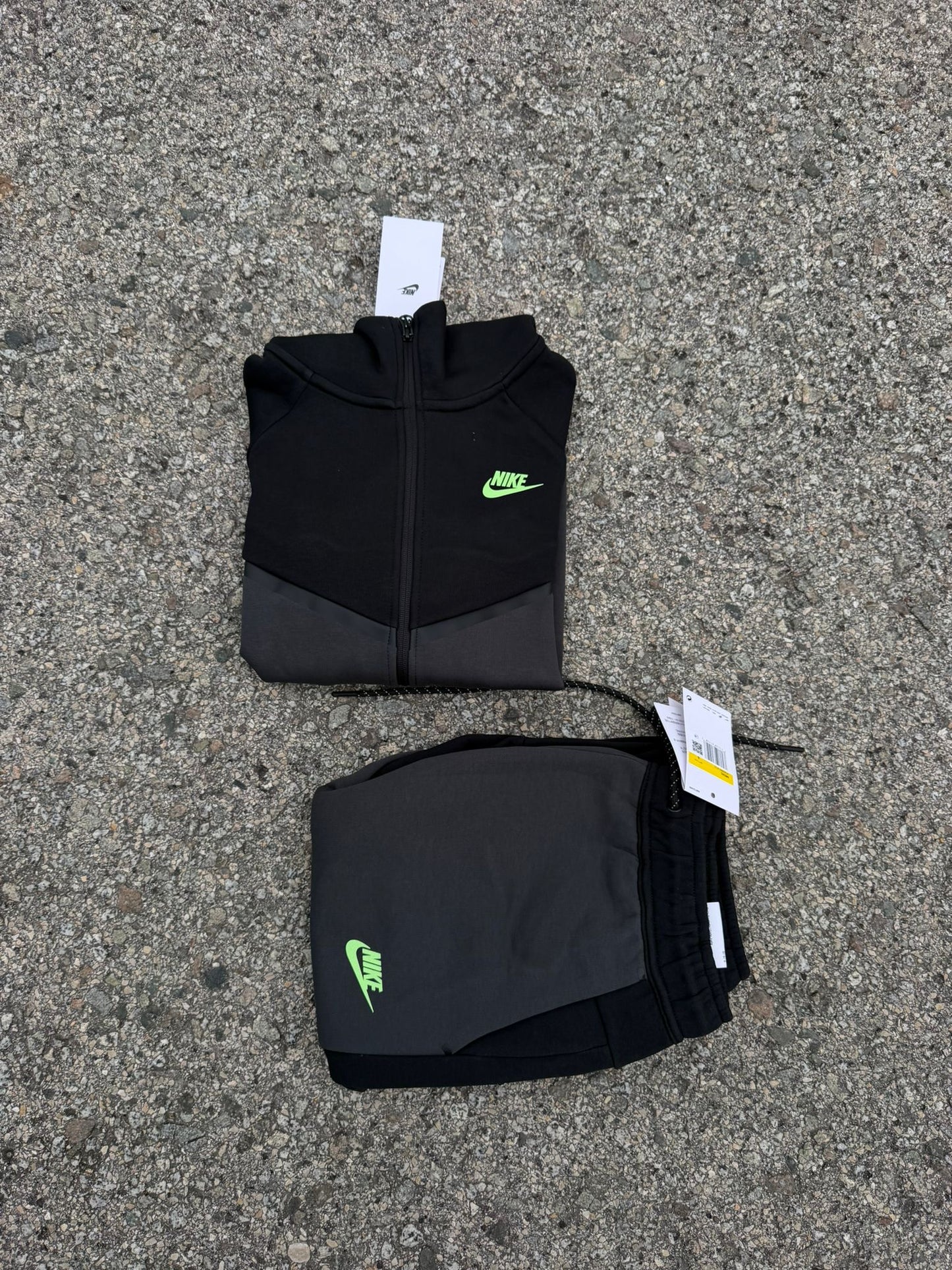 NIKE TECH 2026 BLACK/GREEN🔥 UNIDADES LIMITADAS ‼️ CALIDAD G5 😍 LA MEJOR DEL MERCADO ✅ IDÉNTICO AL ORIGINAL 🥵 UNIDADES LIMITADAS 🔥