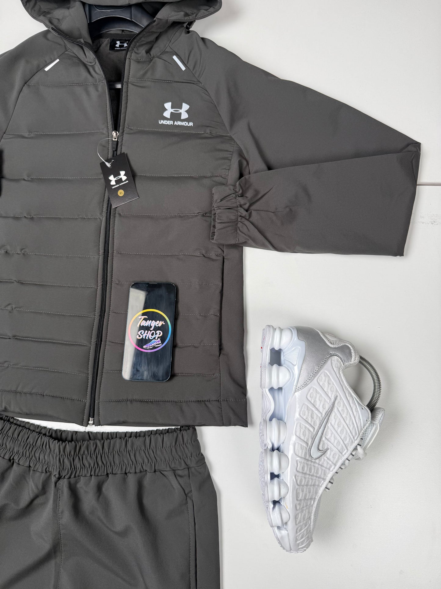 CHANDAL UNDER ARMOUR 2026 🔥 NUEVA COLECCIÓN 🆕 BRILLA CON EL FLASH 📸 UNIDADES LIMITADAS ‼️ CALIDAD G5 ✅ COLOR GRIS OSCURO 🩶