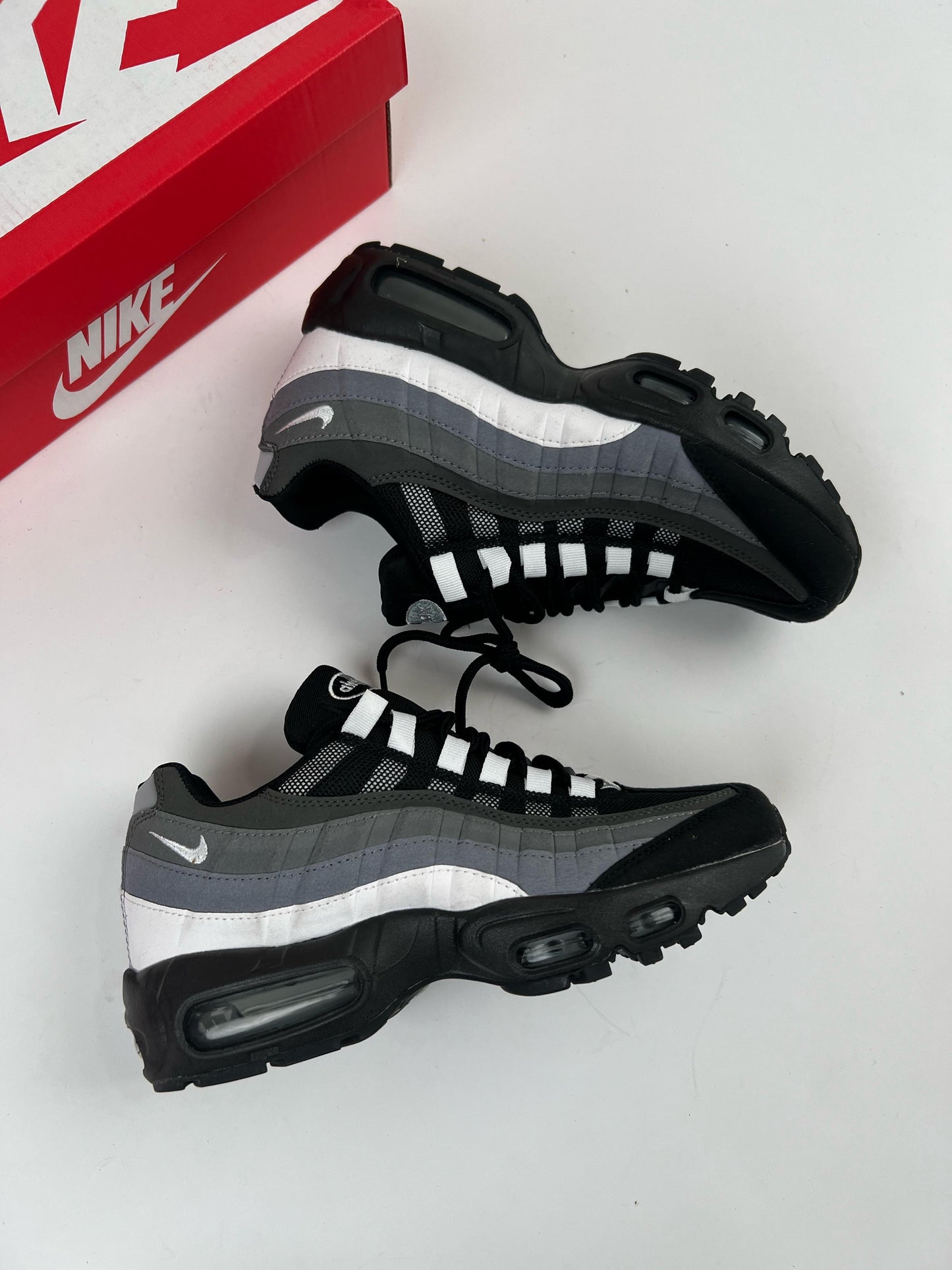 NIKE AIR MAX 95 2025 ⚫️🩶⚪️