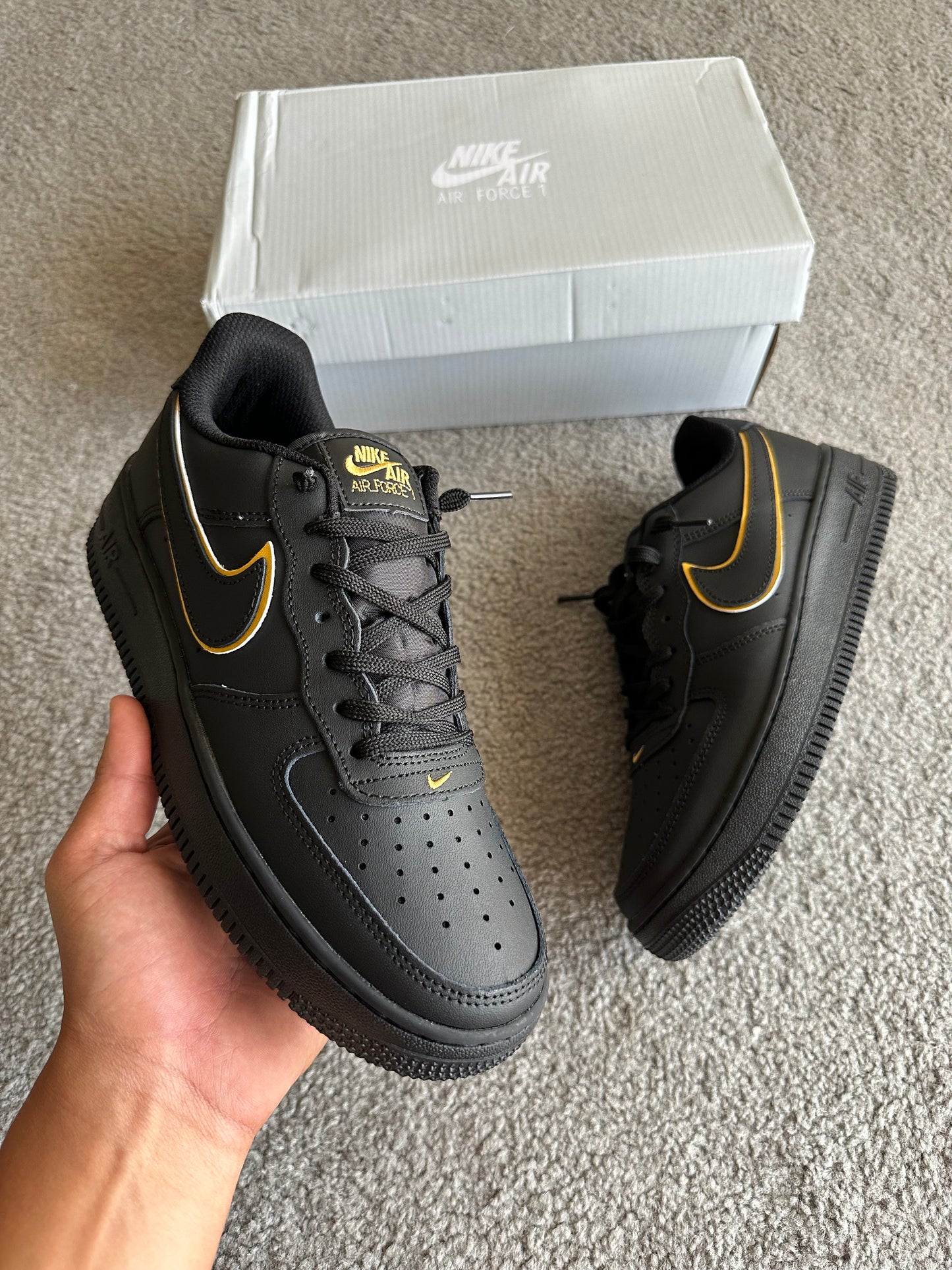 NIKE AIR FORCE 1  BLACK/GOLD 🔥