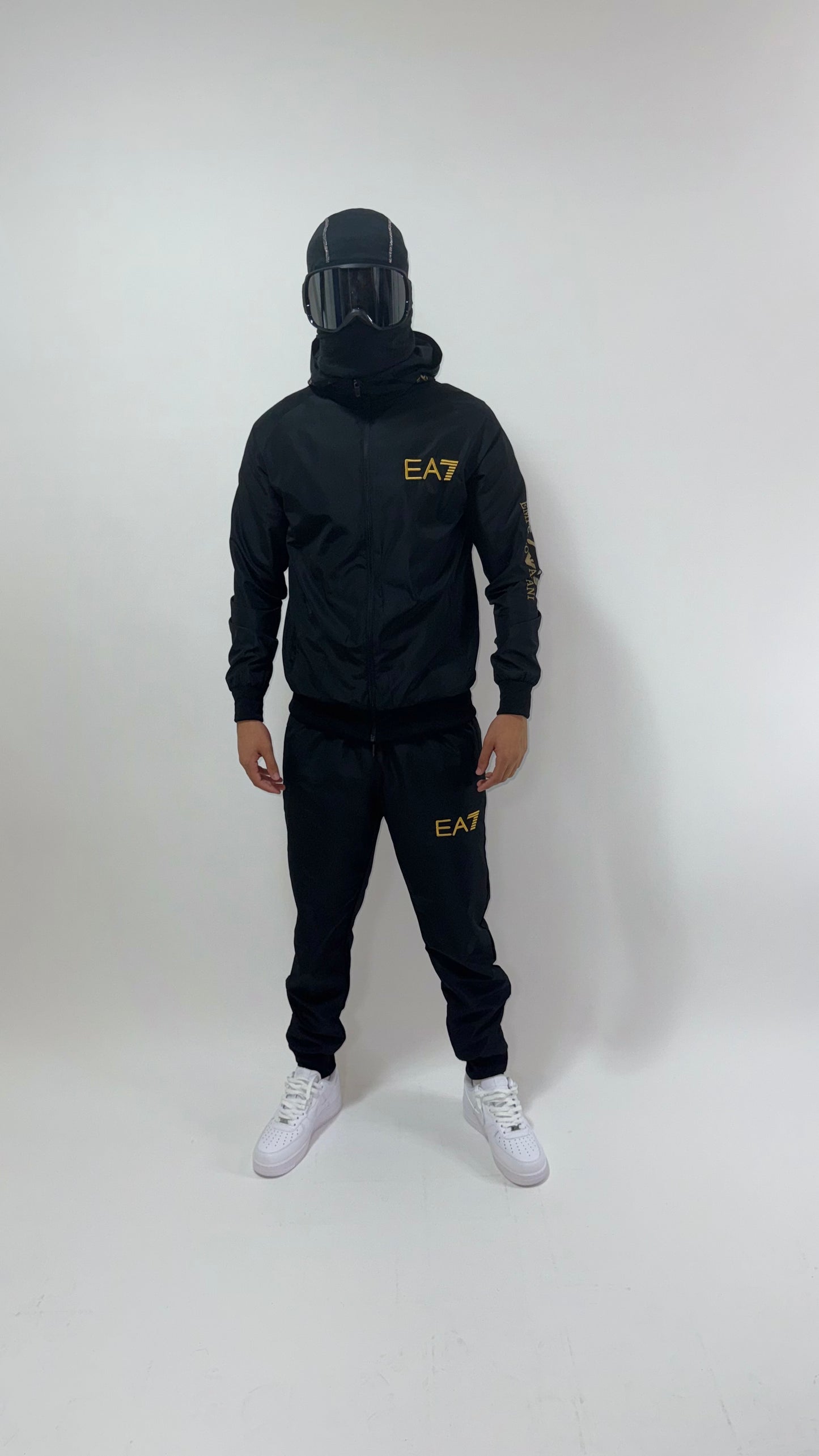 CHANDAL EMPORIO ARMANI EA7 BLACK/GOLD 2025 🔥