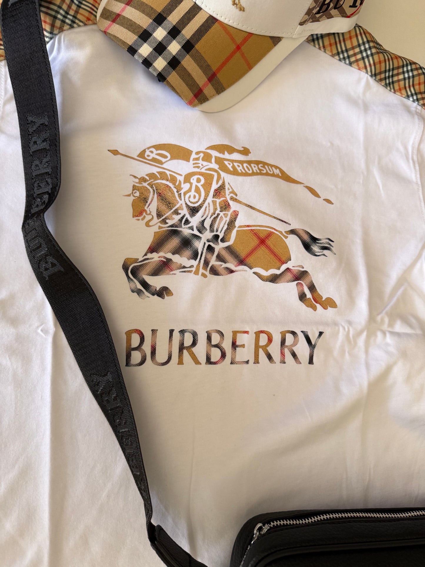 SÚPER PACK 3 PIEZAS POR 65€ 💶🔥 CONJUNTO BURBERRY + BANDOLERA BURBERRY + GORRA BURBERRY ‼️ ALTA CALIDAD G5 ✅ UNIDADES LIMITADAS 🚀 (VALOR REAL DEL PACK 125€) APROVECHAR 🚀🚀🚀🚀