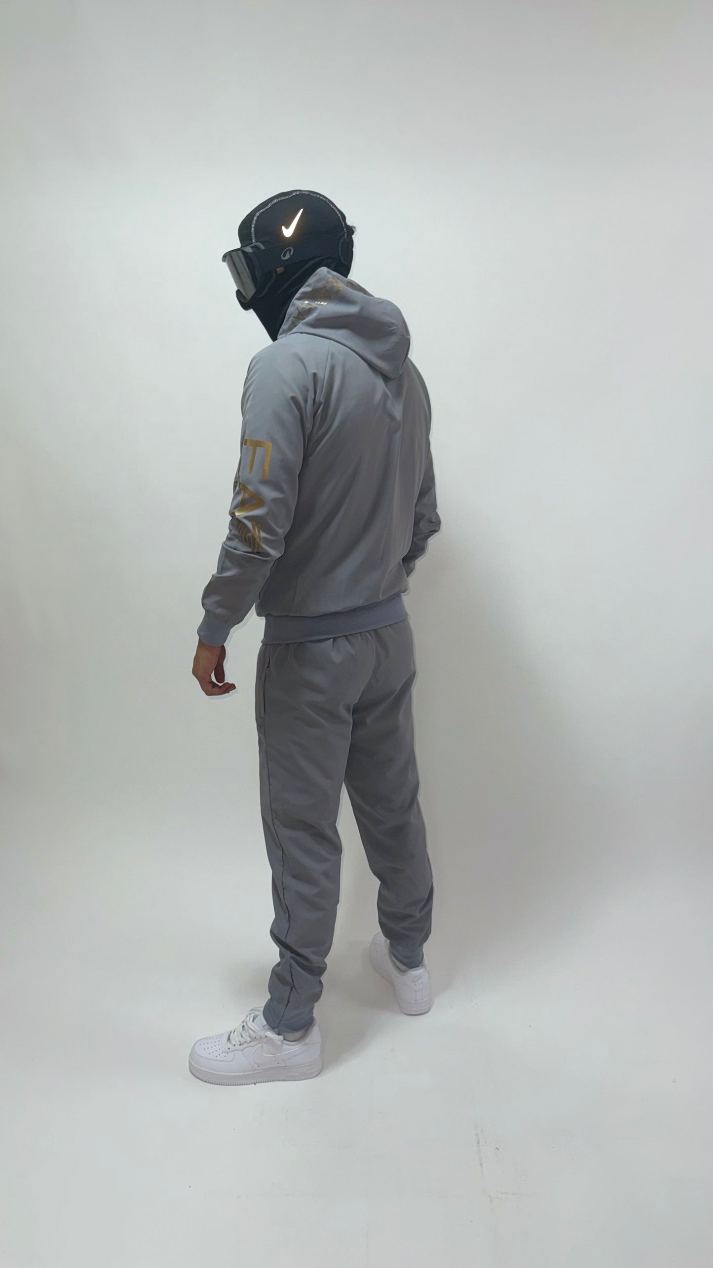 CHANDAL EMPORIO ARMANI EA7 GREY/GOLD 2025 🔥