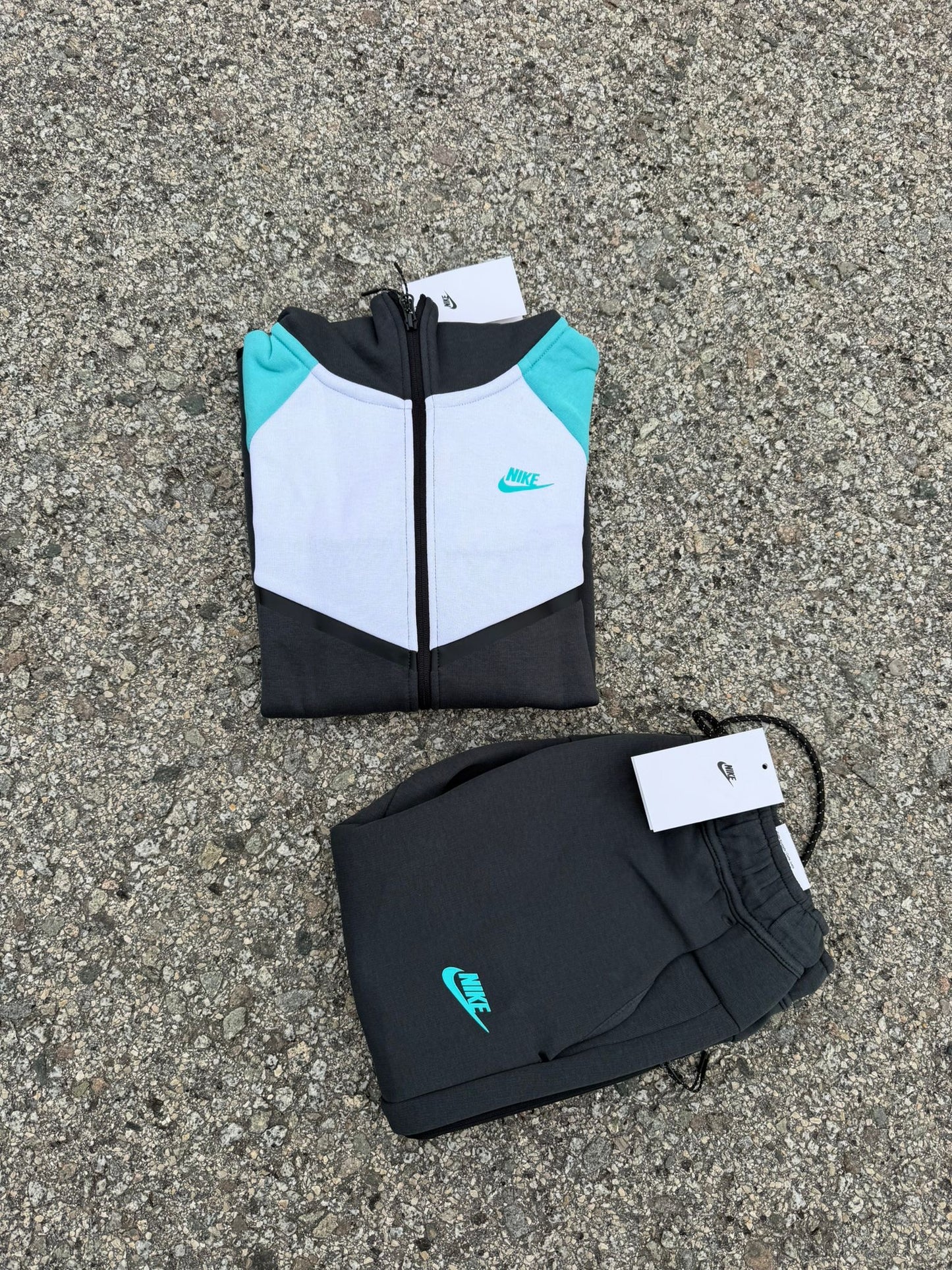 NIKE TECH 2026 IRON GREY TURQUOISE 🔥 UNIDADES LIMITADAS ‼️ CALIDAD G5 😍 LA MEJOR DEL MERCADO ✅ IDÉNTICO AL ORIGINAL 🥵 UNIDADES LIMITADAS 🔥