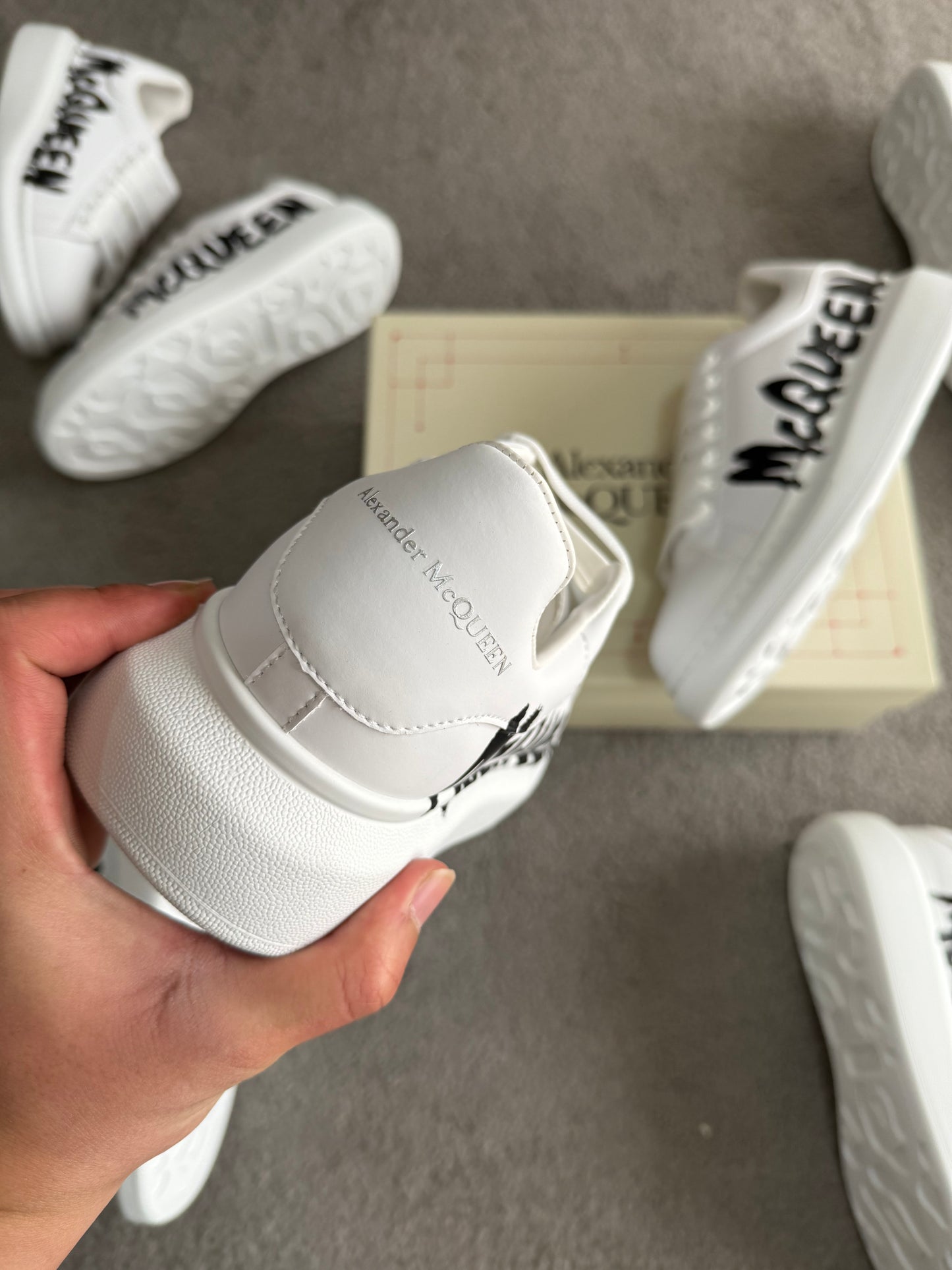 Alexander McQueen WHITE/BLACK 2025 🔥
