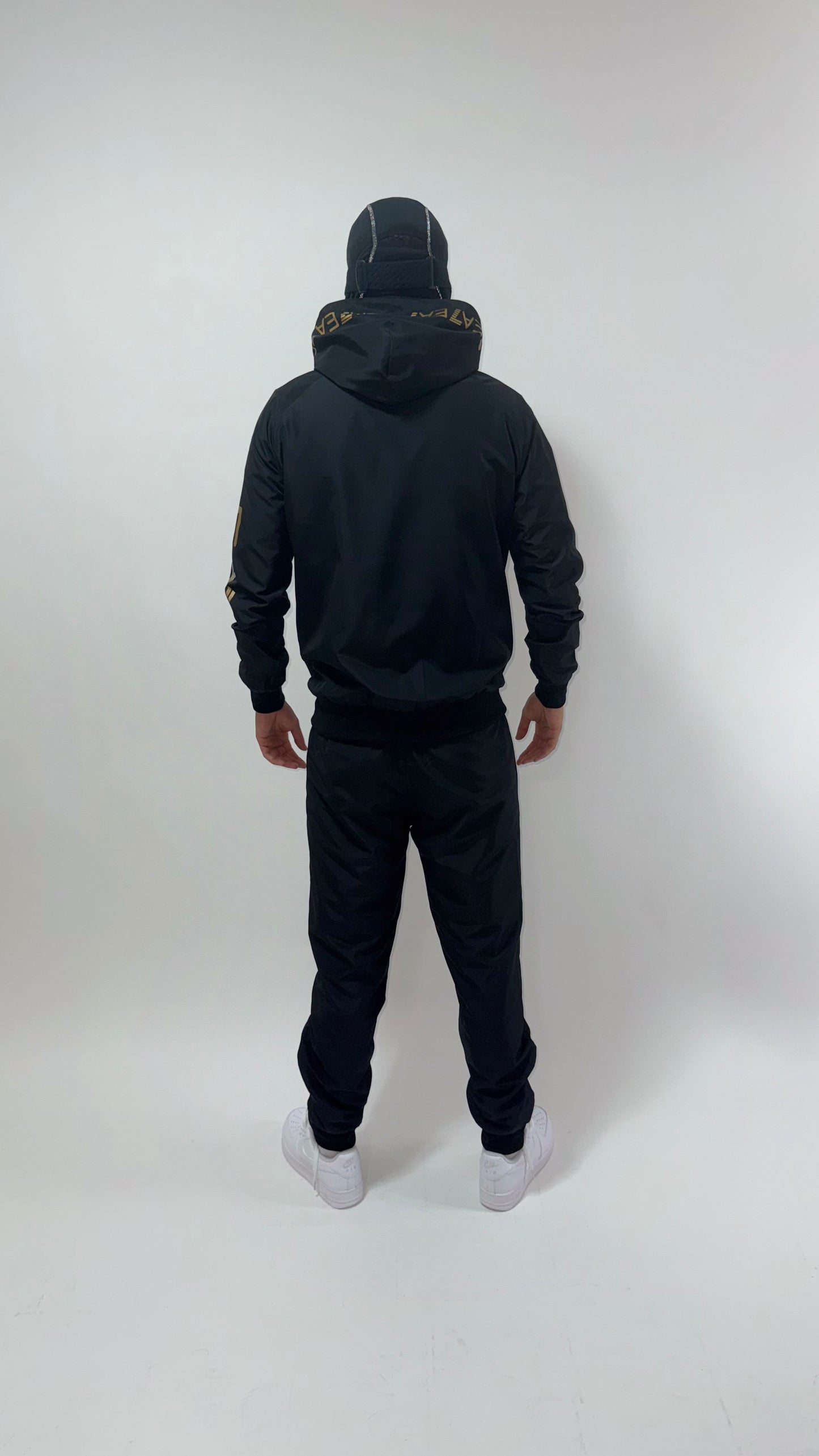 CHANDAL EMPORIO ARMANI EA7 BLACK/GOLD 2025 🔥