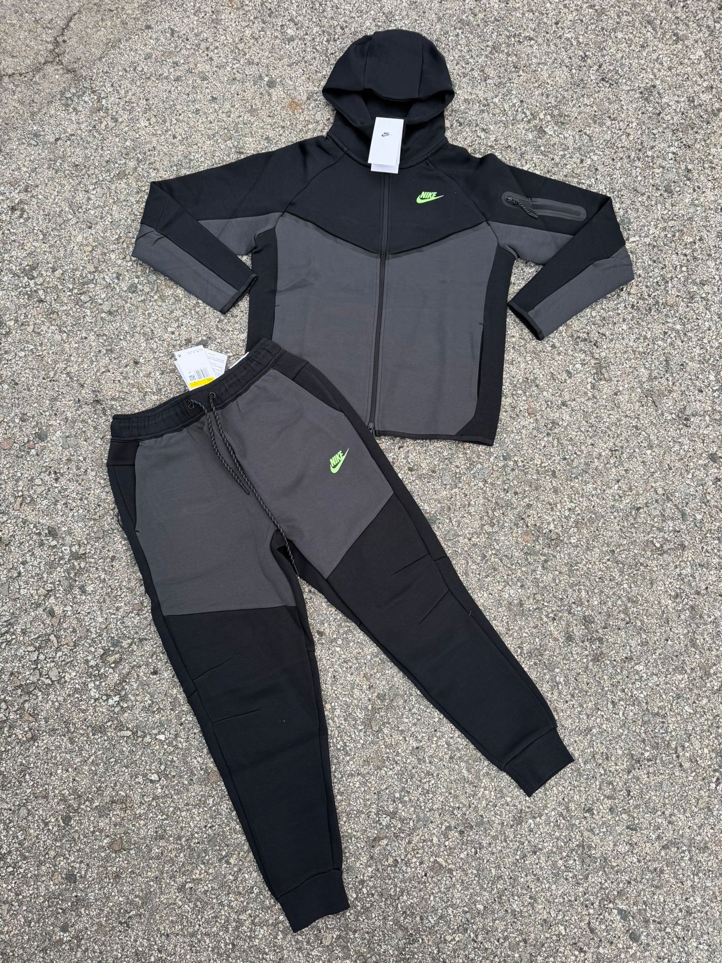 NIKE TECH 2026 BLACK/GREEN🔥 UNIDADES LIMITADAS ‼️ CALIDAD G5 😍 LA MEJOR DEL MERCADO ✅ IDÉNTICO AL ORIGINAL 🥵 UNIDADES LIMITADAS 🔥
