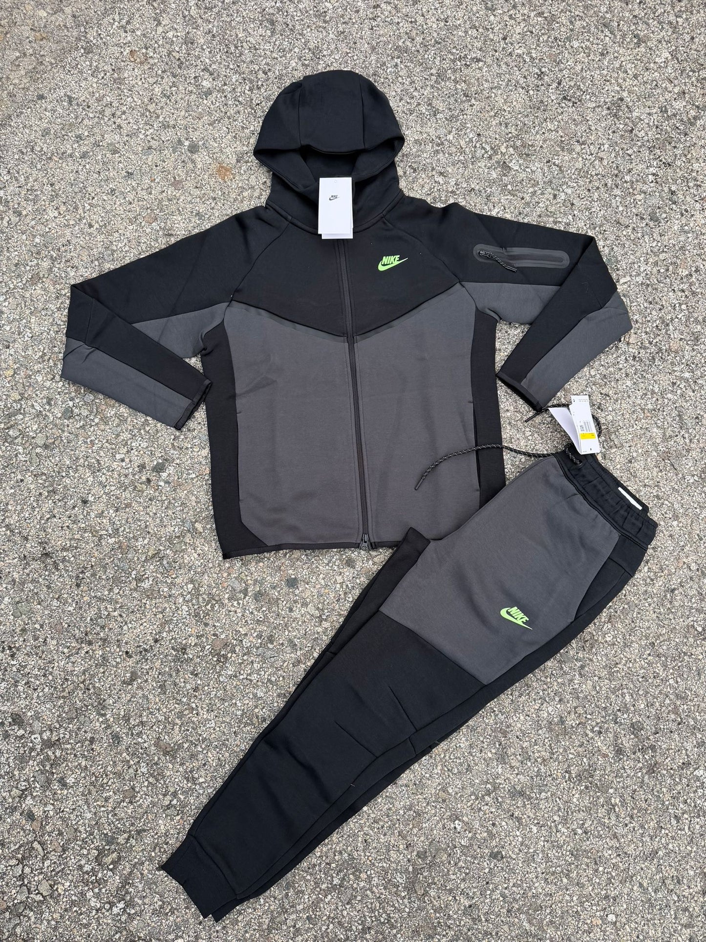 NIKE TECH 2026 BLACK/GREEN🔥 UNIDADES LIMITADAS ‼️ CALIDAD G5 😍 LA MEJOR DEL MERCADO ✅ IDÉNTICO AL ORIGINAL 🥵 UNIDADES LIMITADAS 🔥