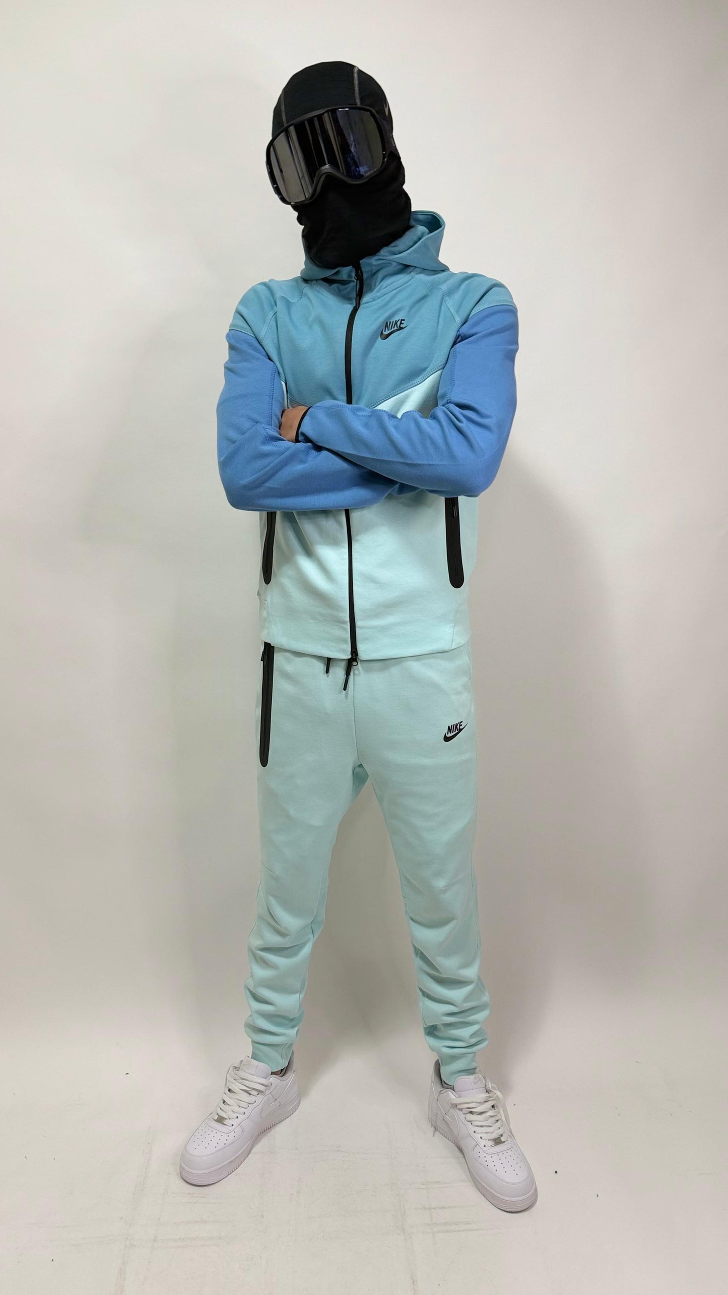 NIKE TECH 2026 CENTRAL CEE 🔥  ALTA CALIDAD 1.1 ￼✅ UNIDADES LIMITADAS ‼️