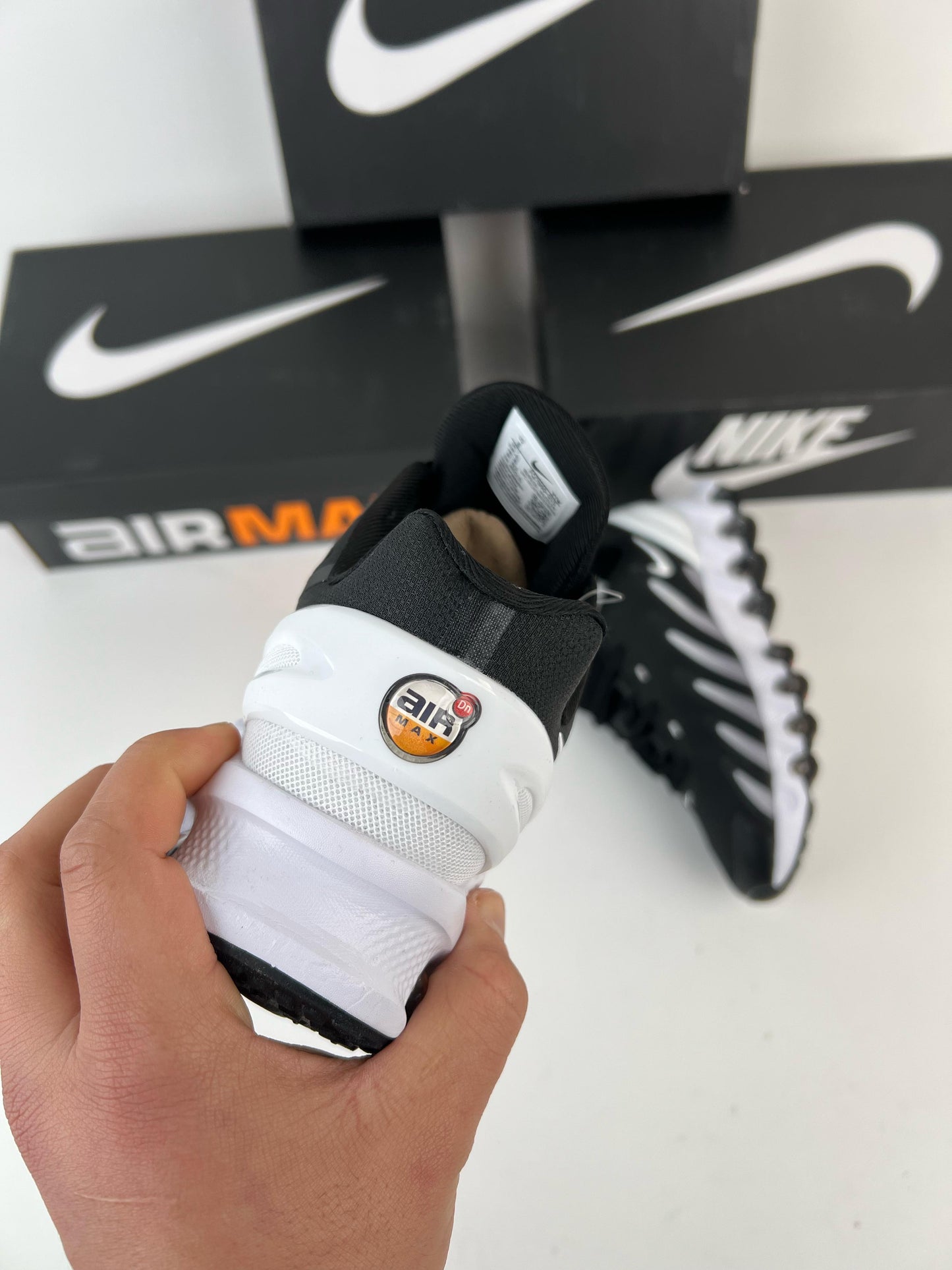 Nike Air Max DN8 Black/White