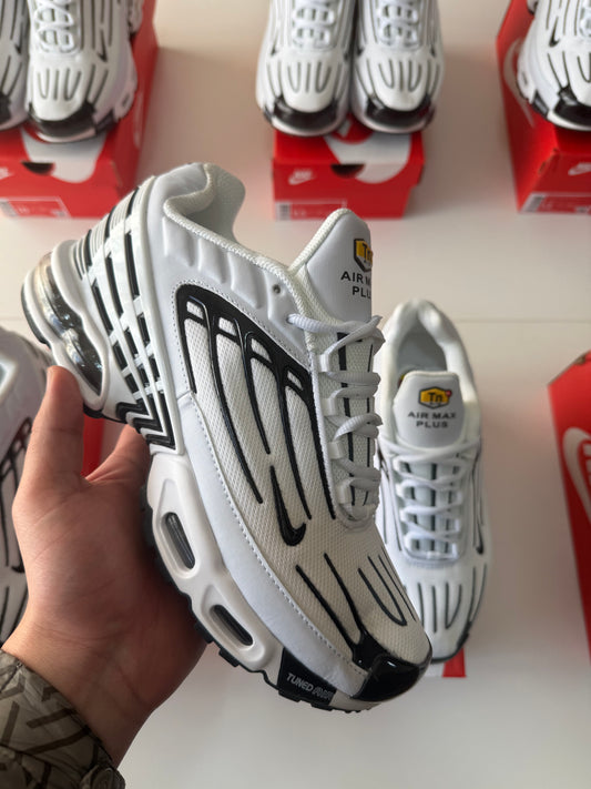 NIKE TUNED PLUS 3 🖤🤍