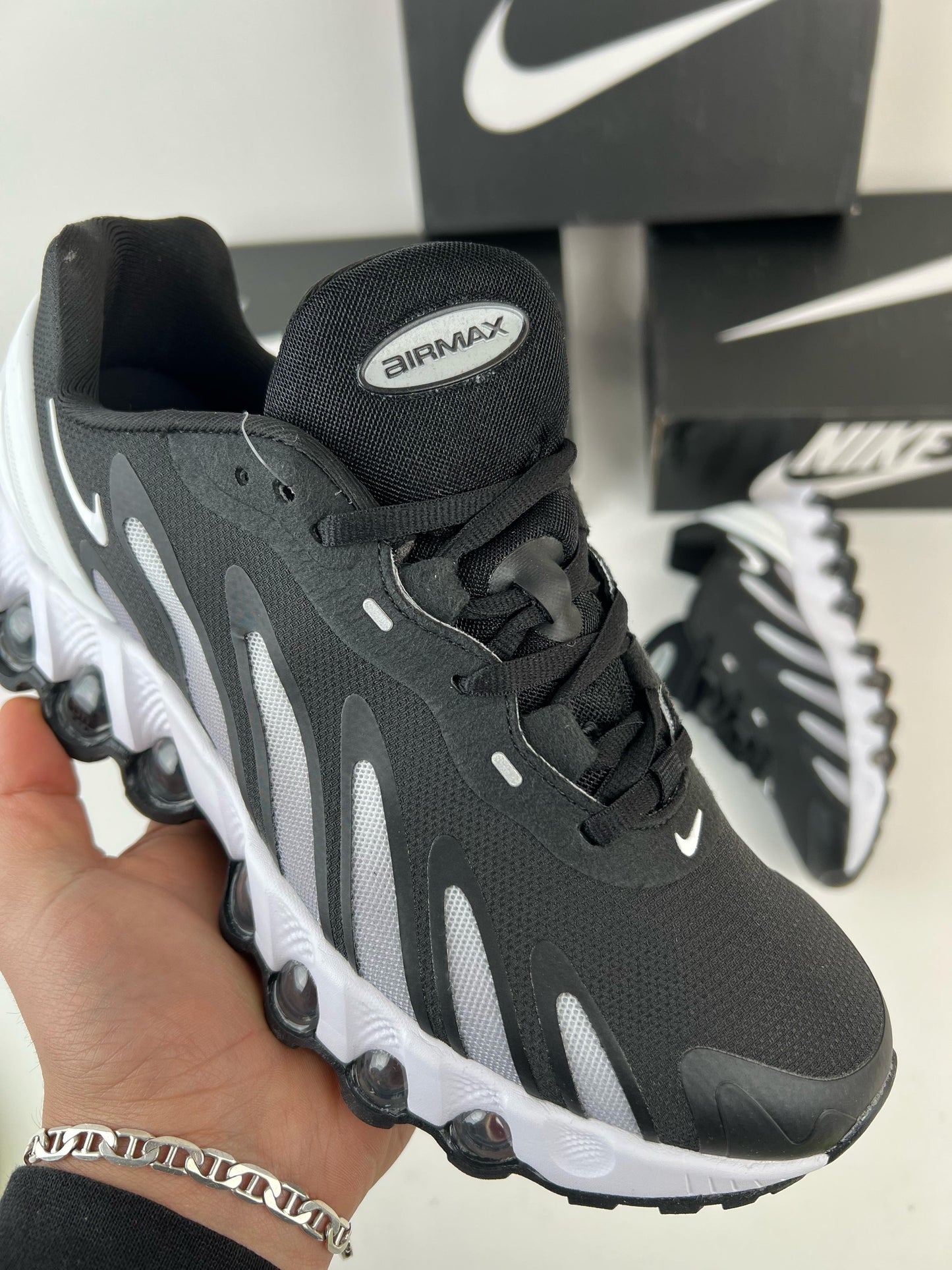 Nike Air Max DN8 Black/White