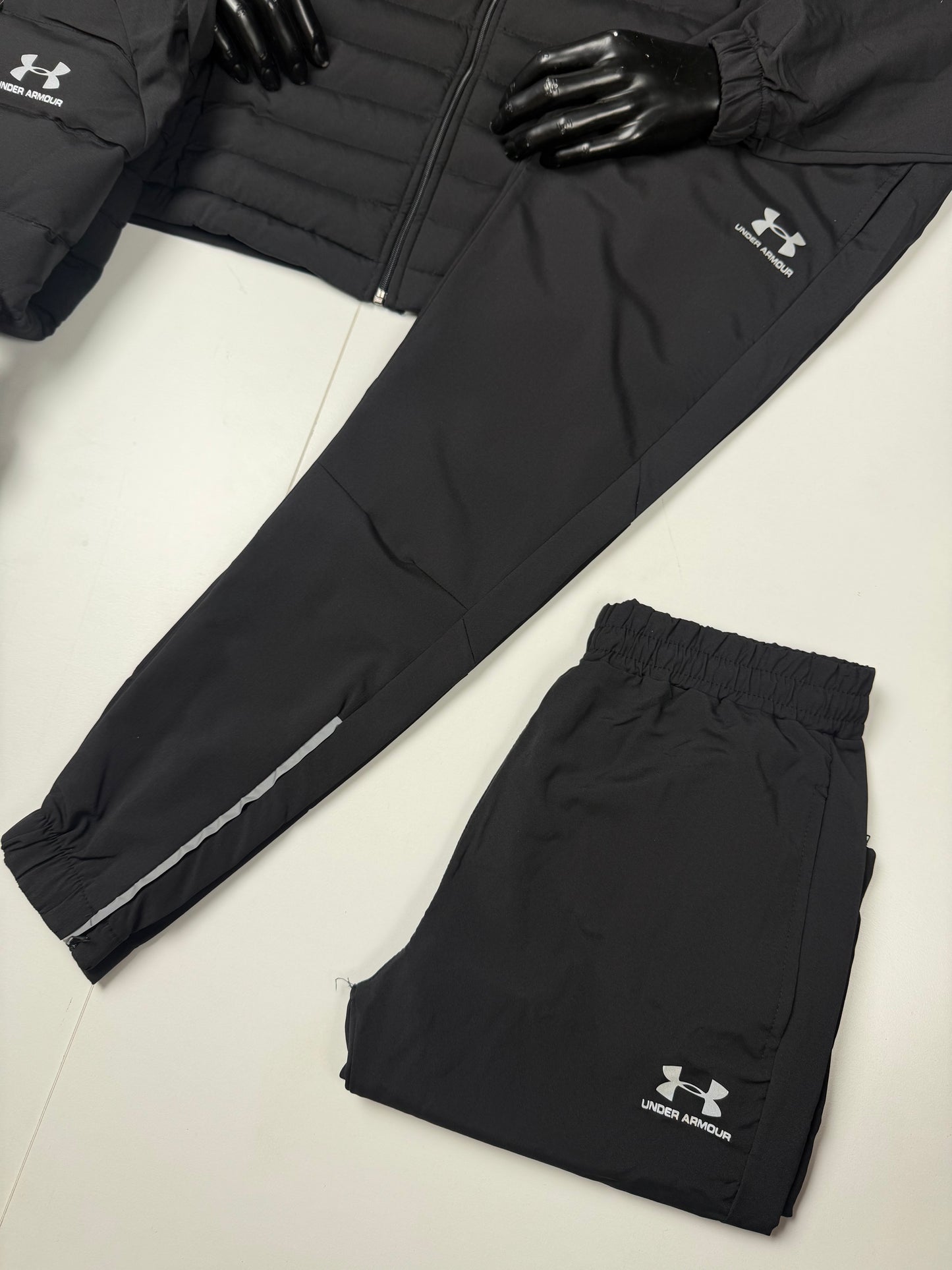 CHANDAL UNDER ARMOUR 2026 🔥 NUEVA COLECCIÓN 🆕 BRILLA CON EL FLASH 📸 UNIDADES LIMITADAS ‼️ CALIDAD G5 ✅ COLOR NEGRO ⚫️