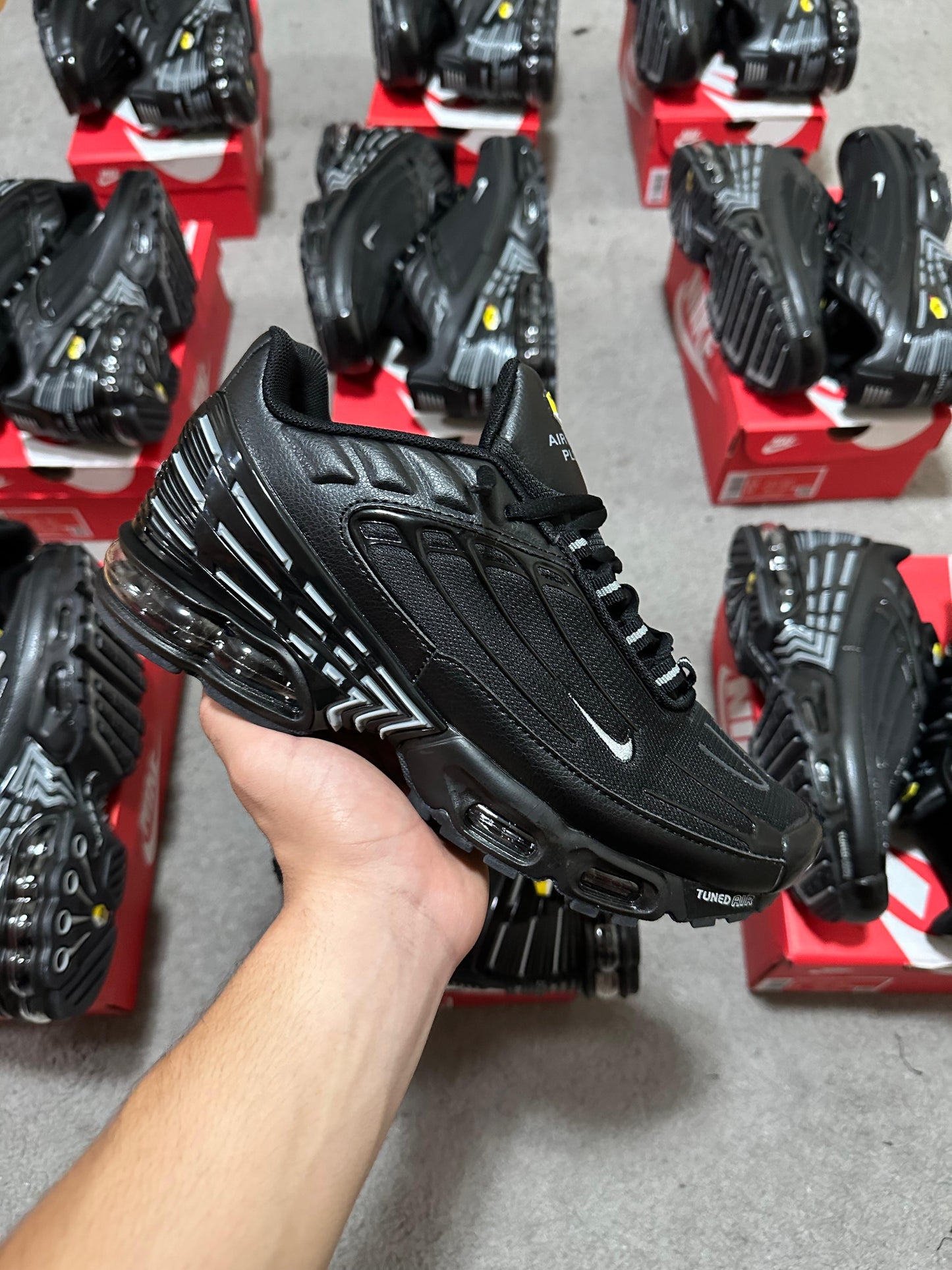 NIKE TUNED PLUS 3 🖤🩶