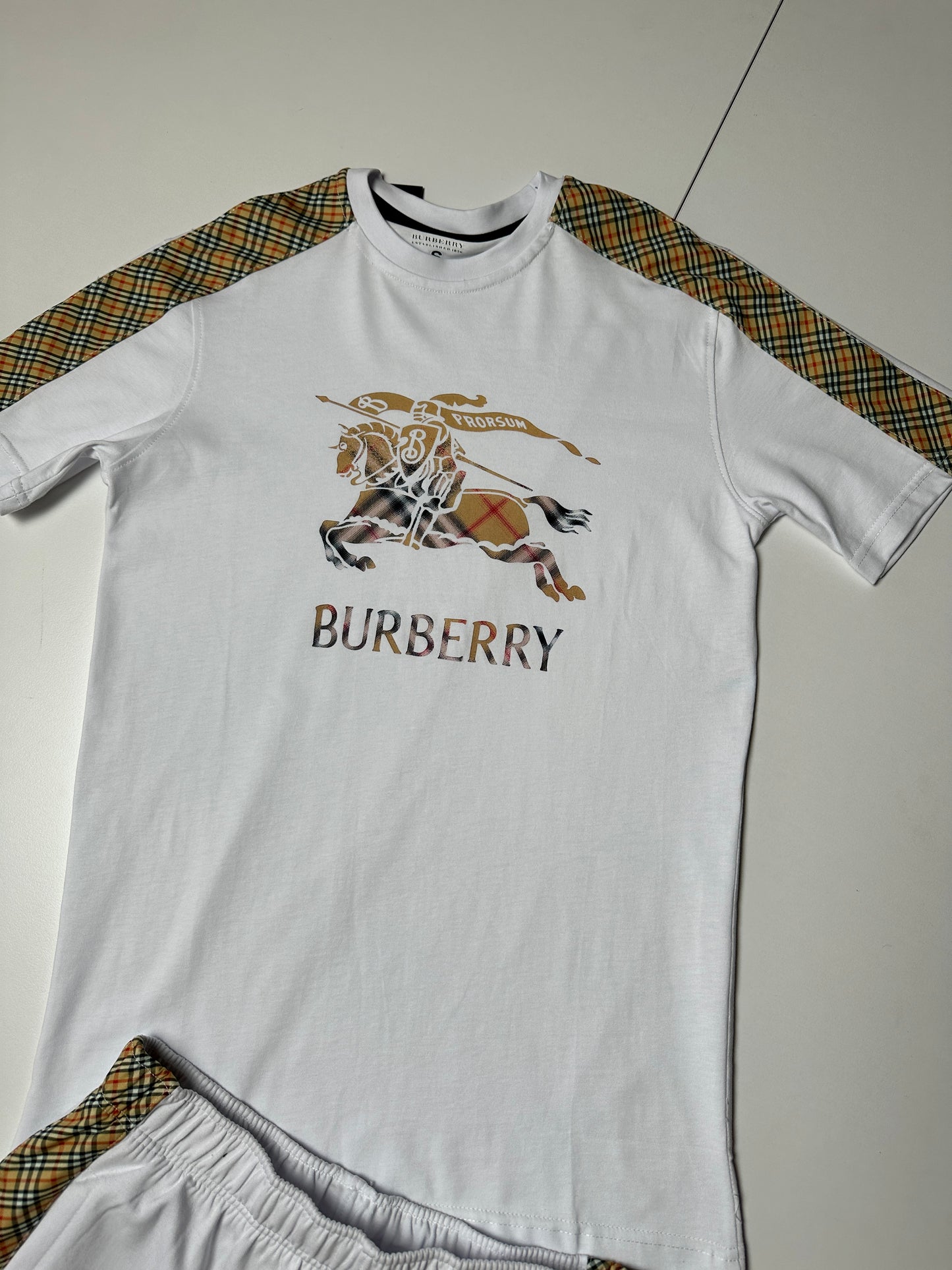 SÚPER PACK VERANO CONJUNTO BURBERRY + NIKE TN ALL BLACK 🔥 UNIDADES LIMITADAS ‼️