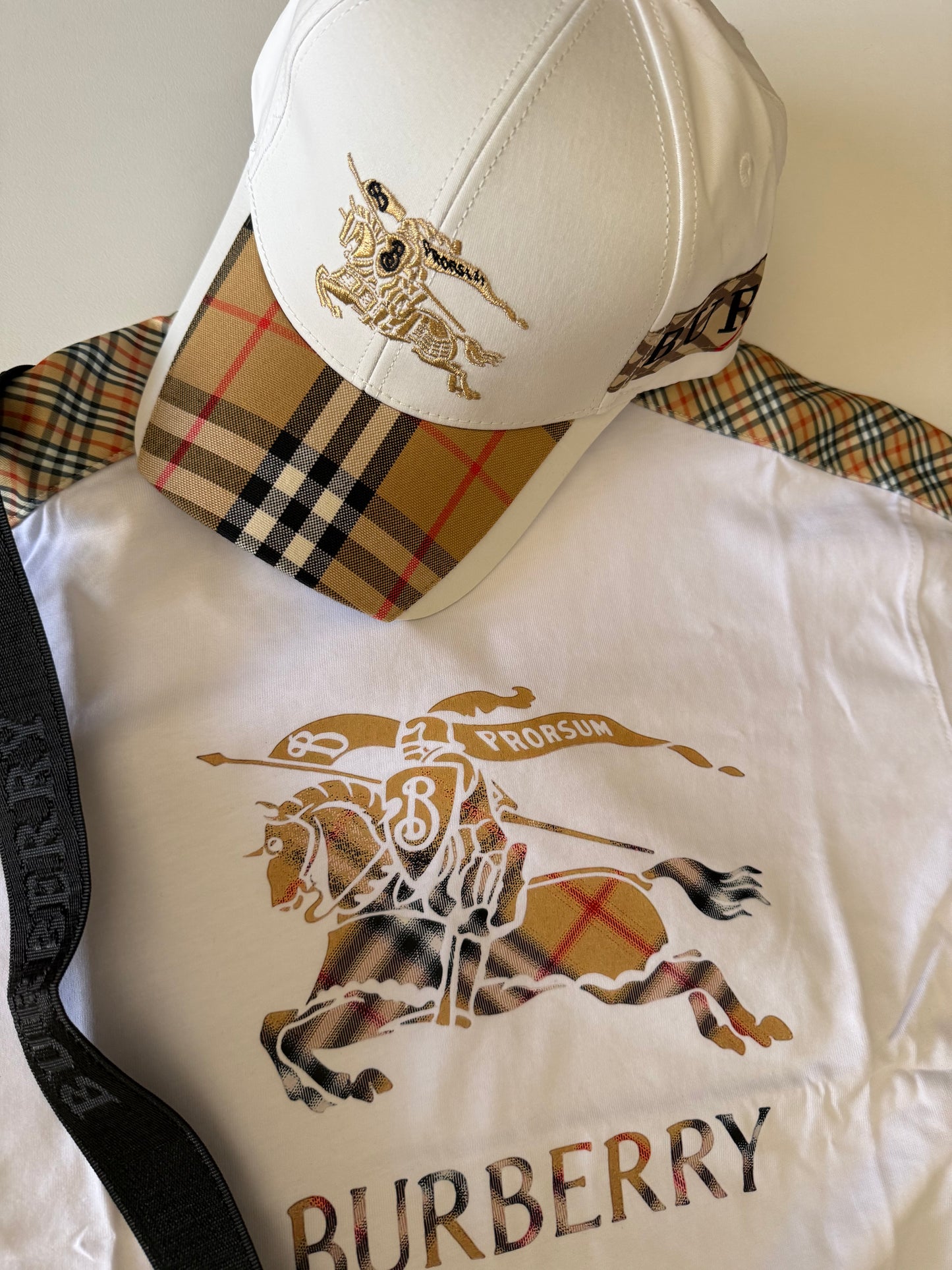 SÚPER PACK 3 PIEZAS POR 65€ 💶🔥 CONJUNTO BURBERRY + BANDOLERA BURBERRY + GORRA BURBERRY ‼️ ALTA CALIDAD G5 ✅ UNIDADES LIMITADAS 🚀 (VALOR REAL DEL PACK 125€) APROVECHAR 🚀🚀🚀🚀
