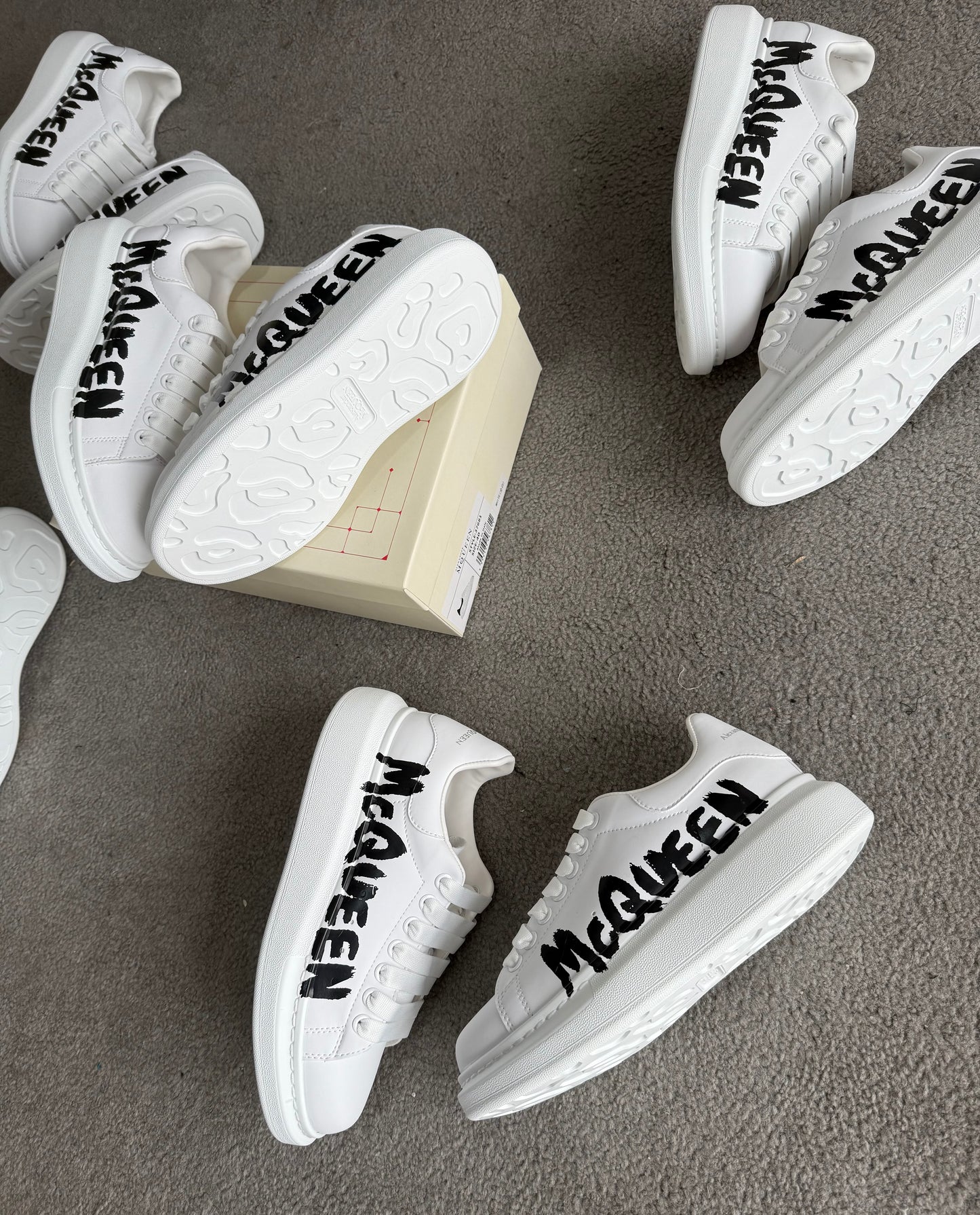 Alexander McQueen WHITE/BLACK 2025 🔥