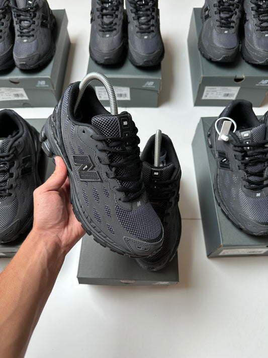 Zapatilla New Balance All Black