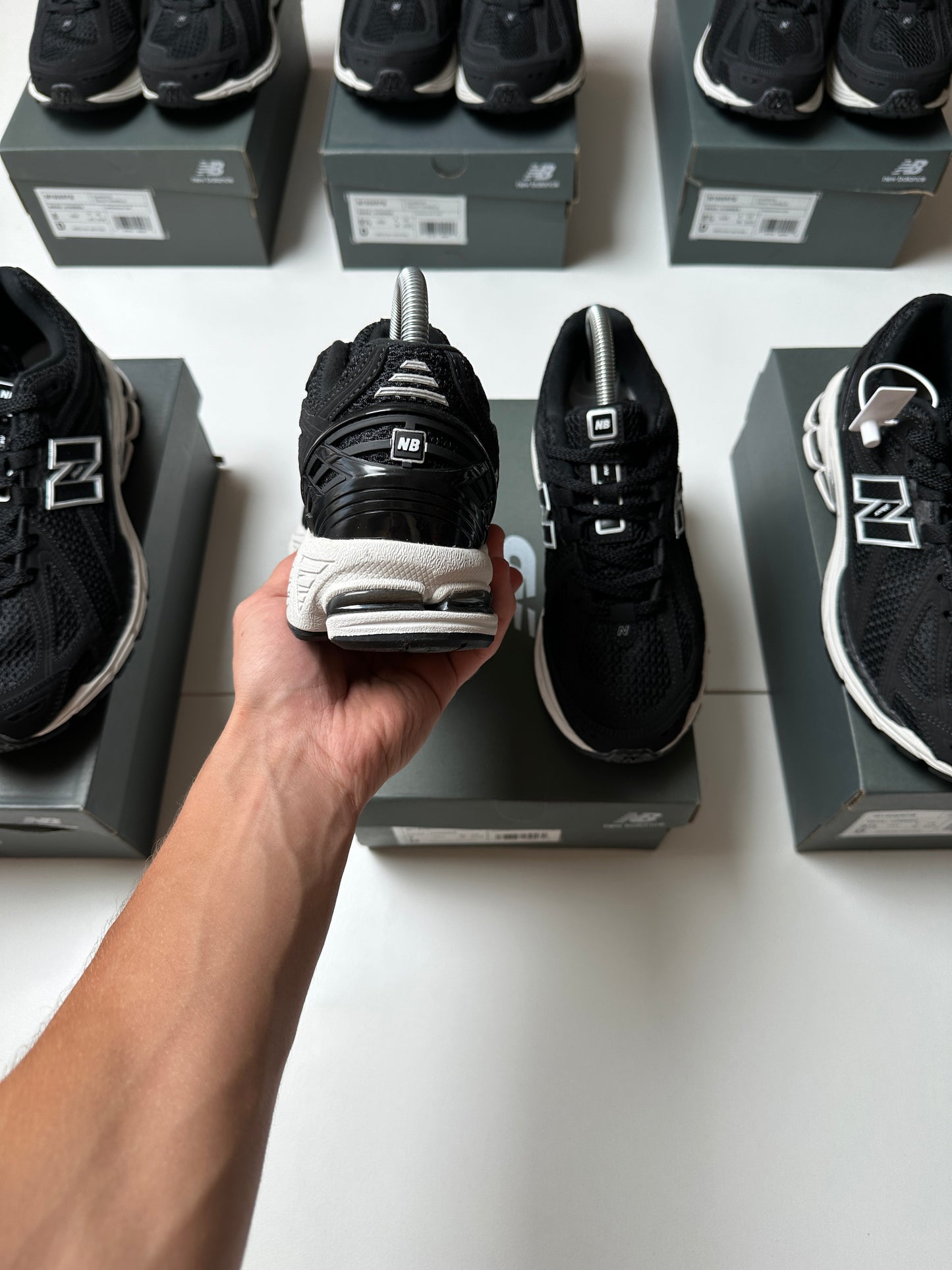 Zapatilla New Balance Black & White