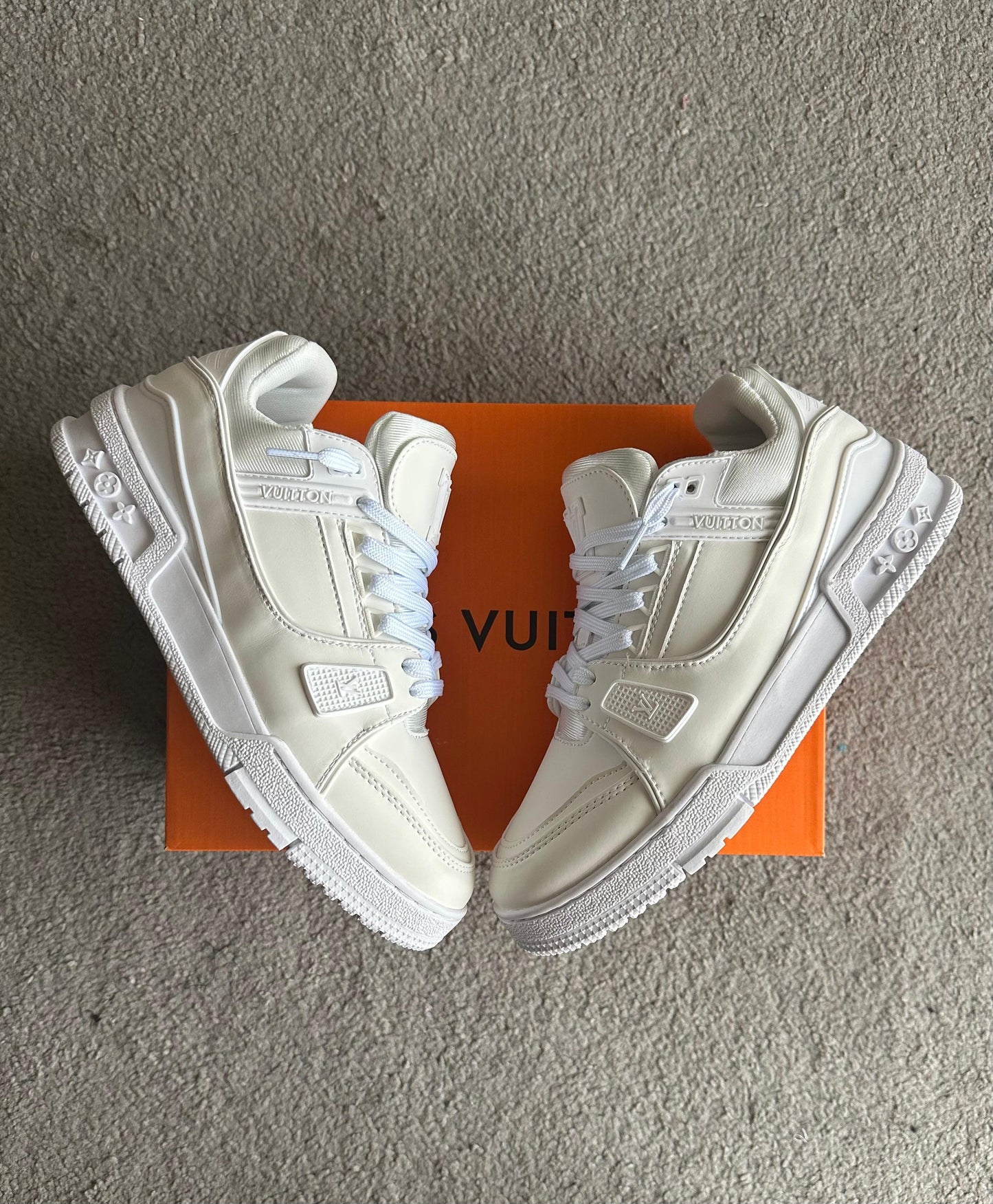 LOUIS VUITTON TRAINER ALL WHITE